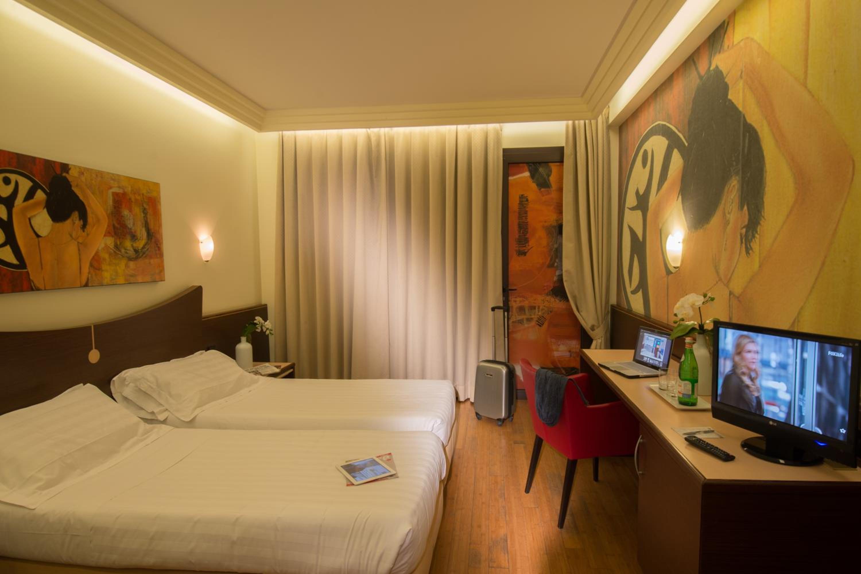 Standard Twin Room - Photo 8