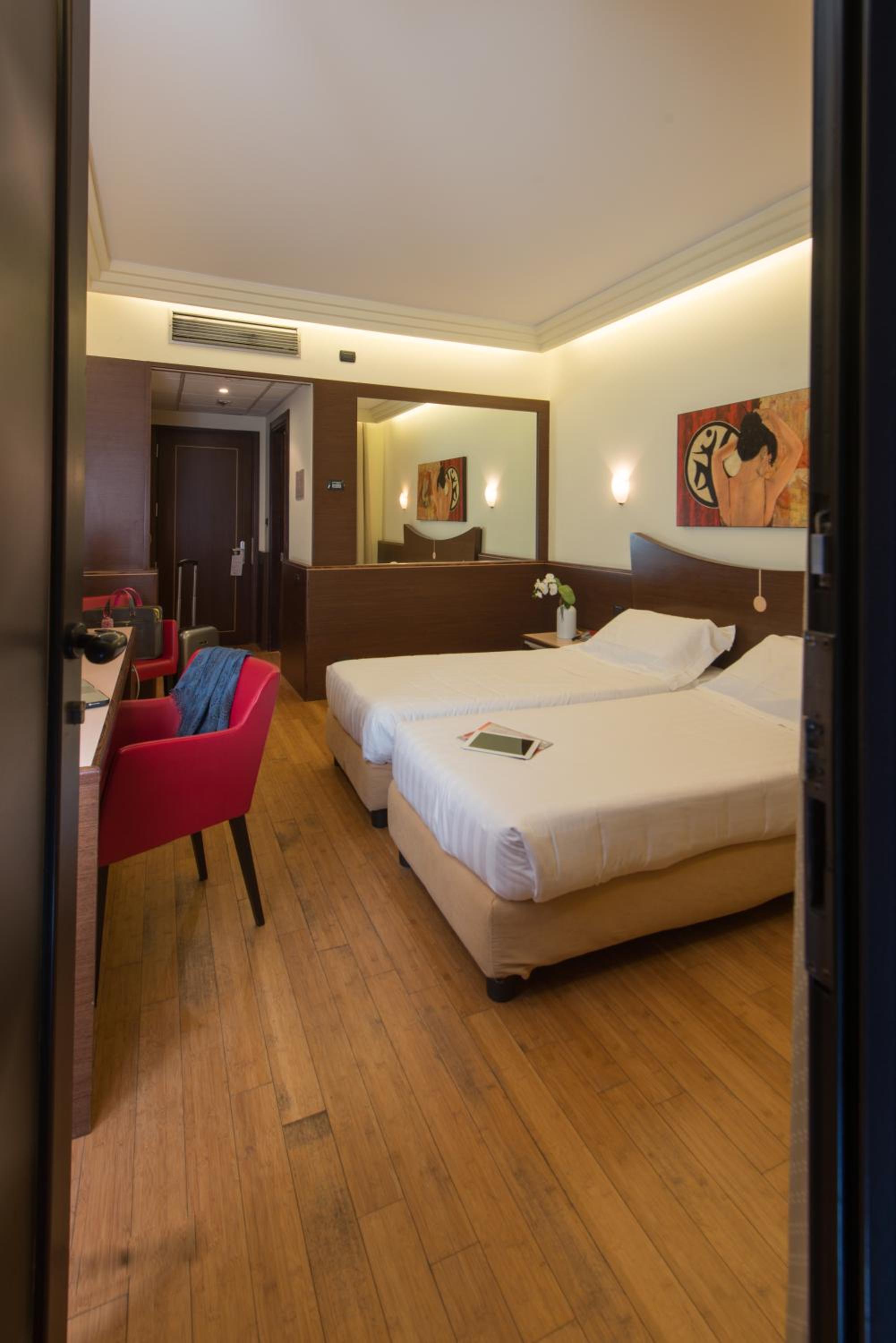 Standard Twin Room - Photo 2