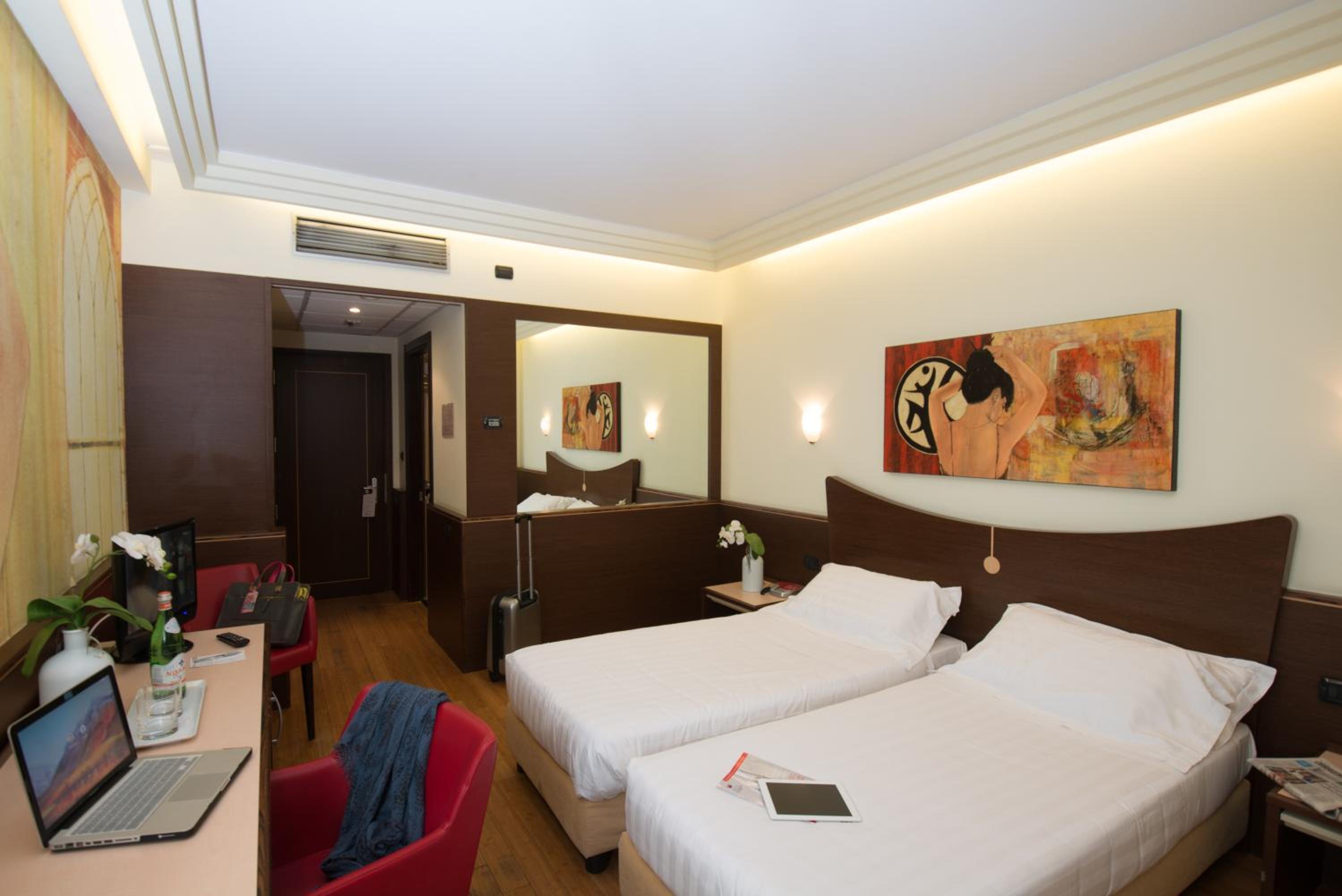Standard Twin Room - Photo 1
