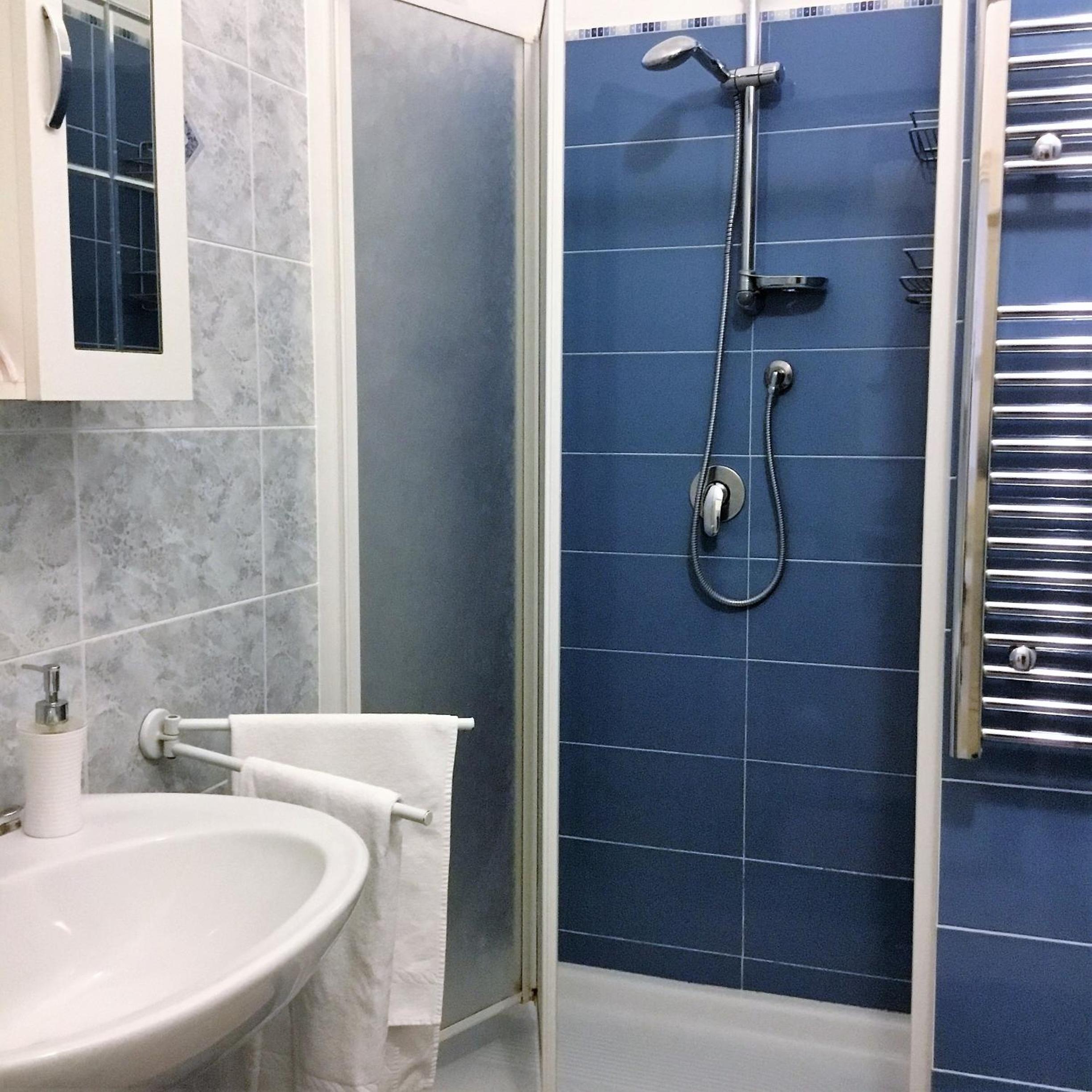 Triple Room with Private Bathroom - Photo 6