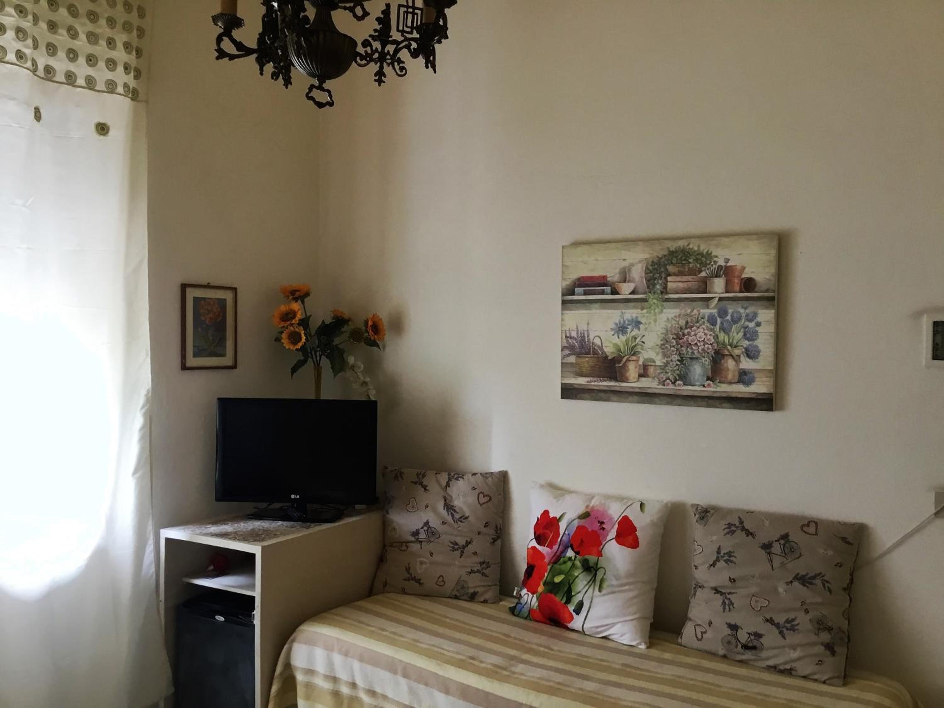 Triple Room with Private Bathroom - Photo 7