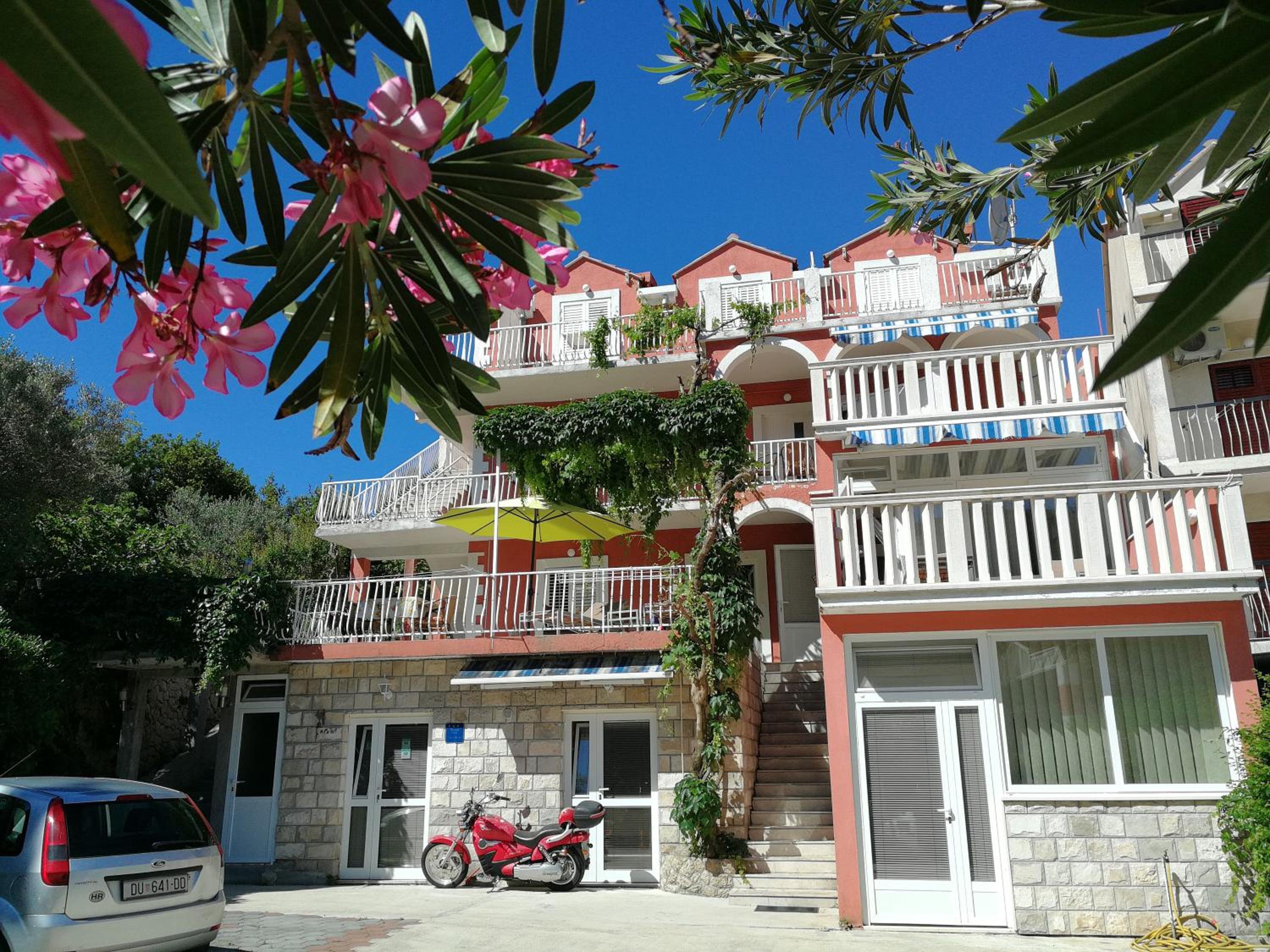 Double Room with Balcony - Photo 6