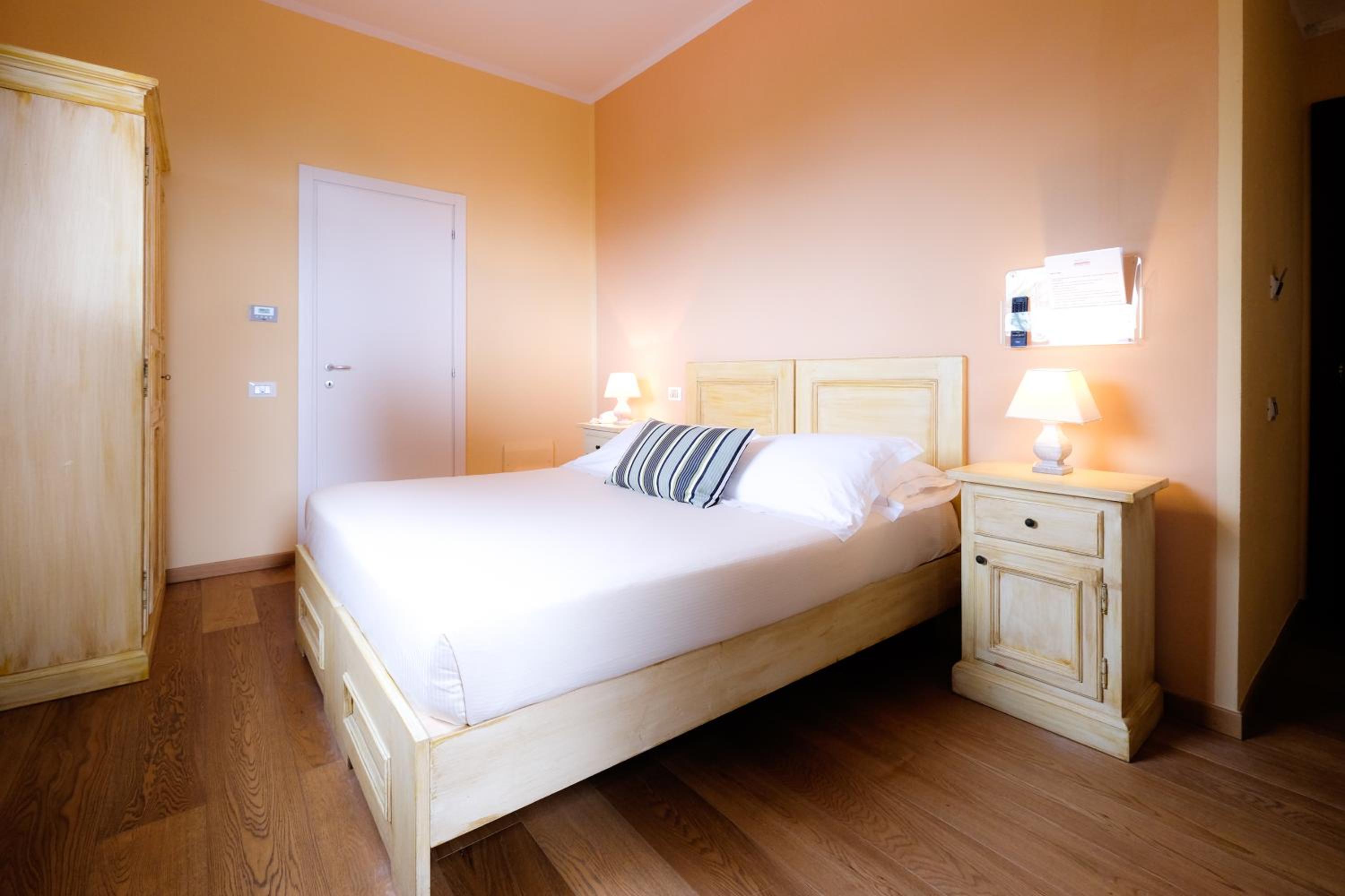 Double or Twin Room with Balcony photo 3