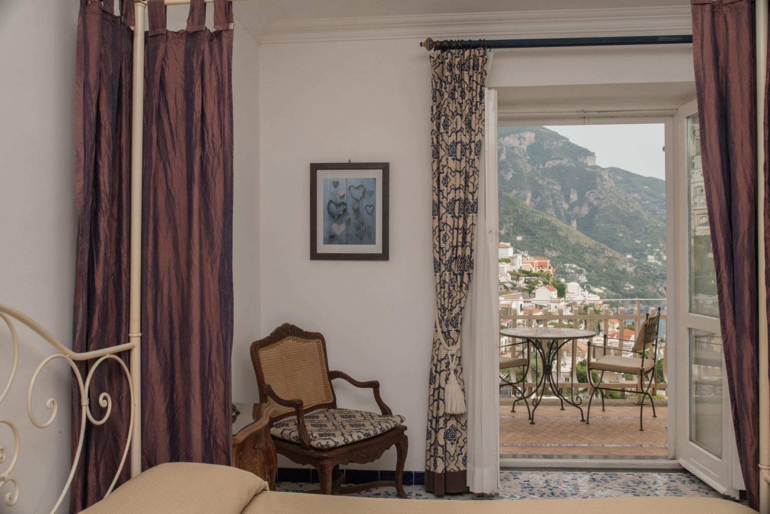 Deluxe Junior Suite with Sea View - Photo 3