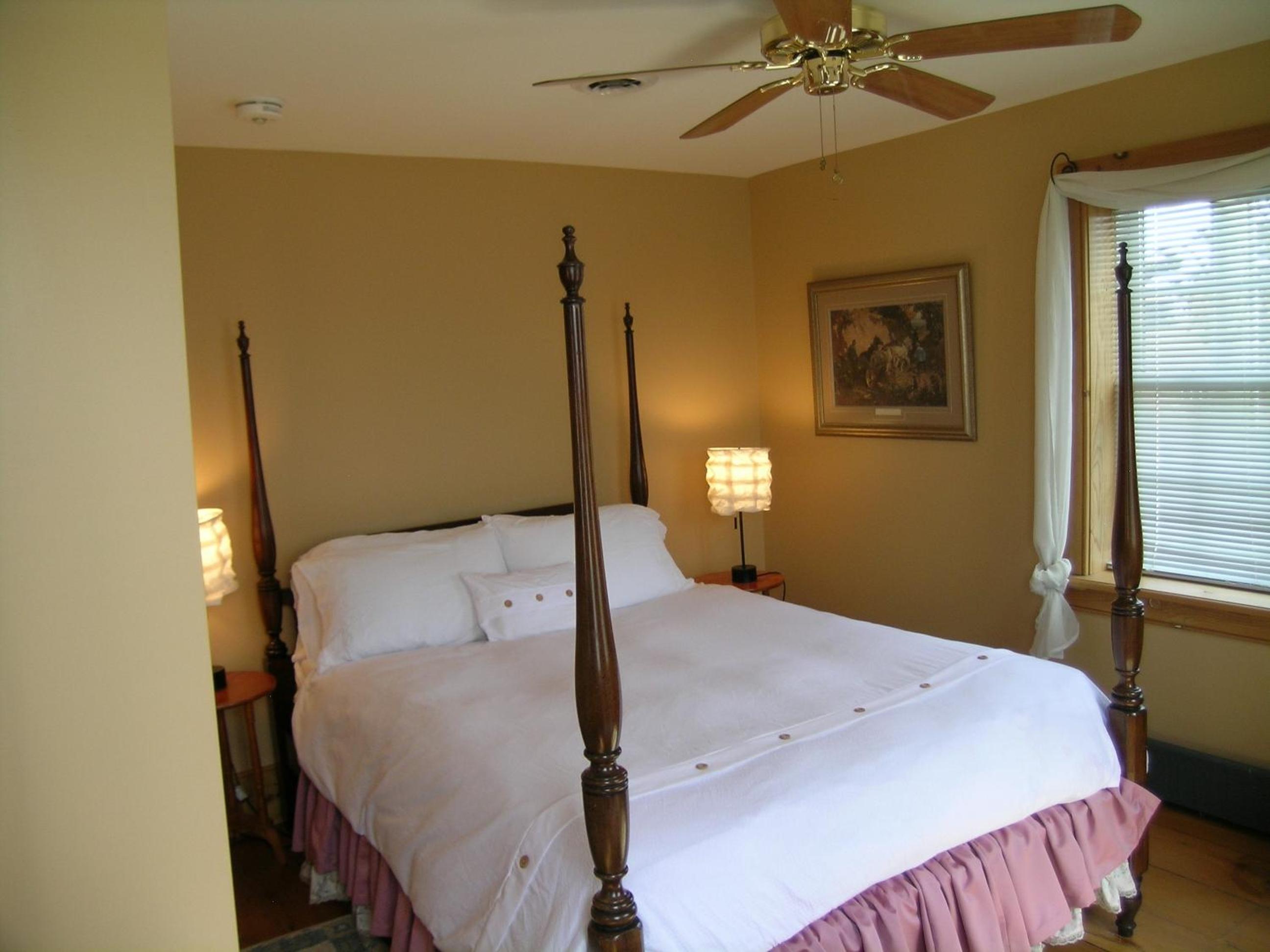 Queen Room photo 1