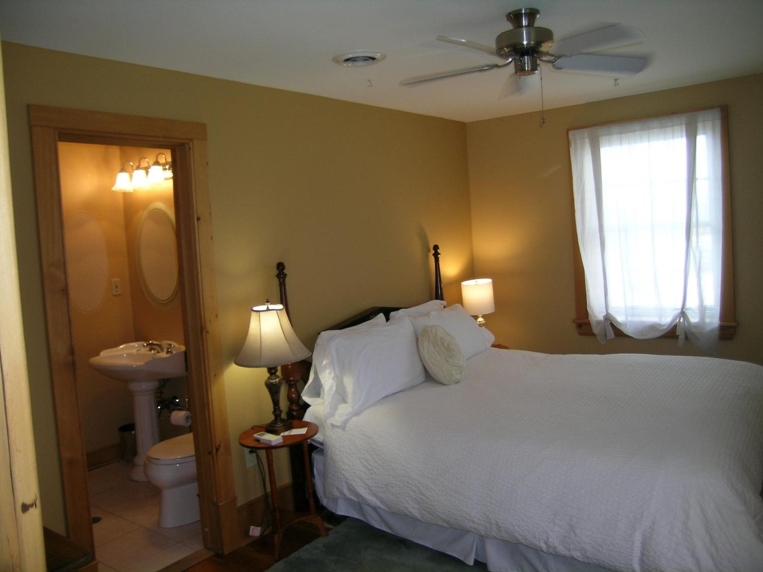 Queen Room photo 3