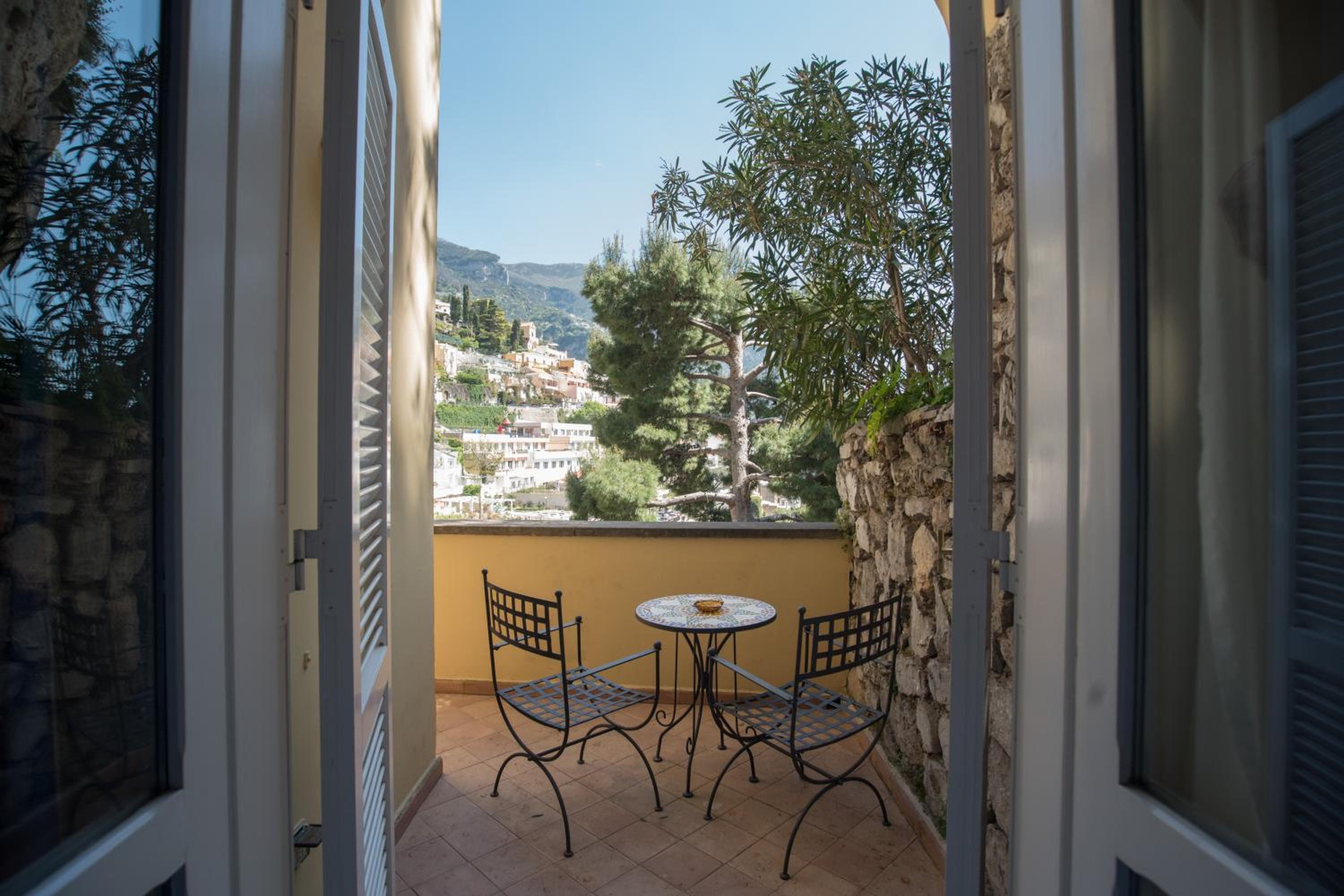 Superior Double Room with Partial Sea View - Photo 3