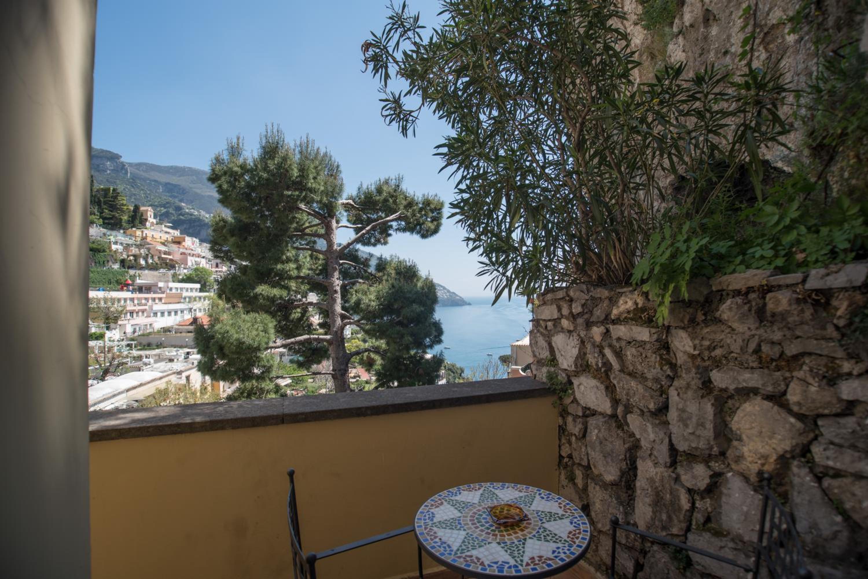 Superior Double Room with Partial Sea View - Photo 2