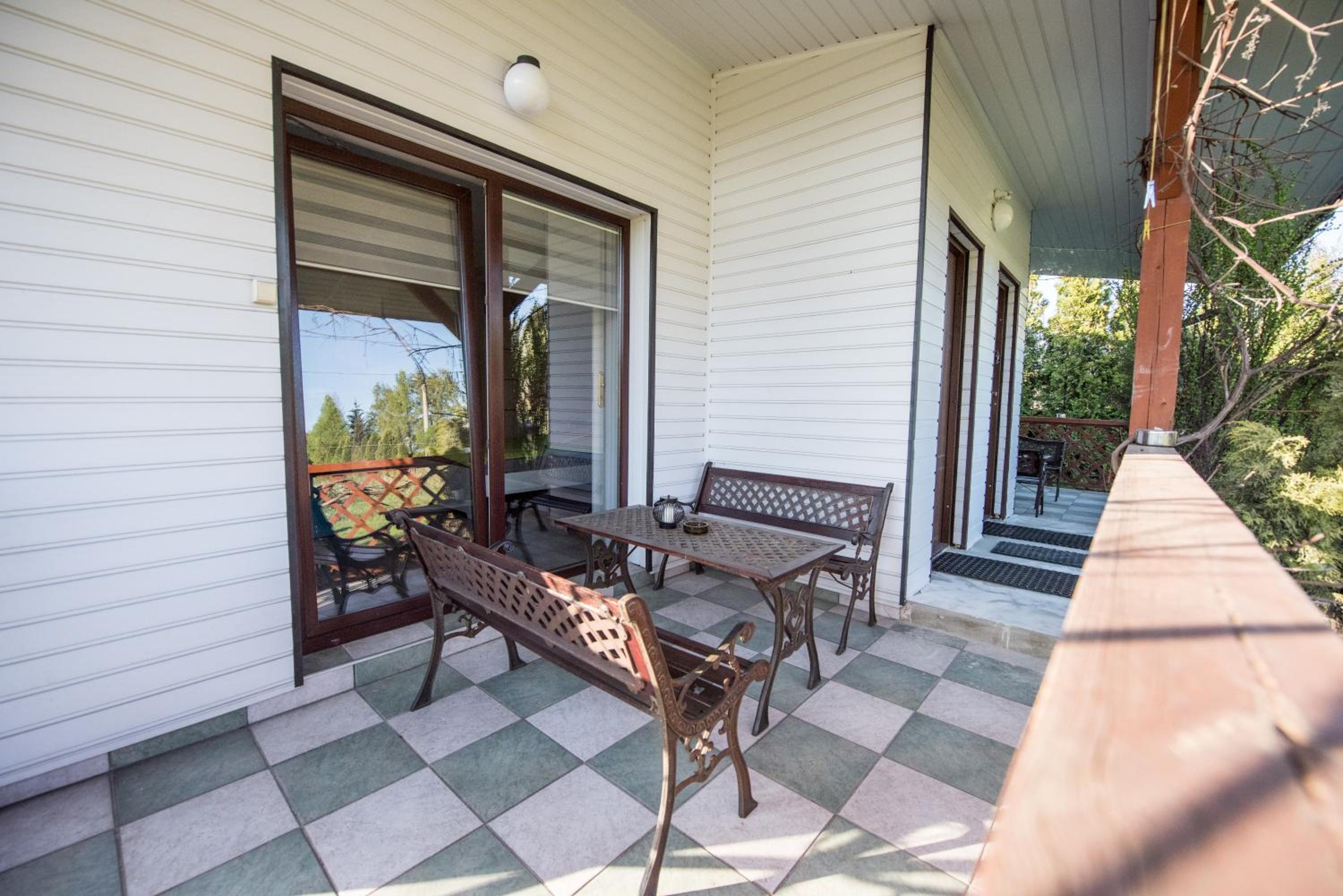 Apartment with Terrace - Photo 16