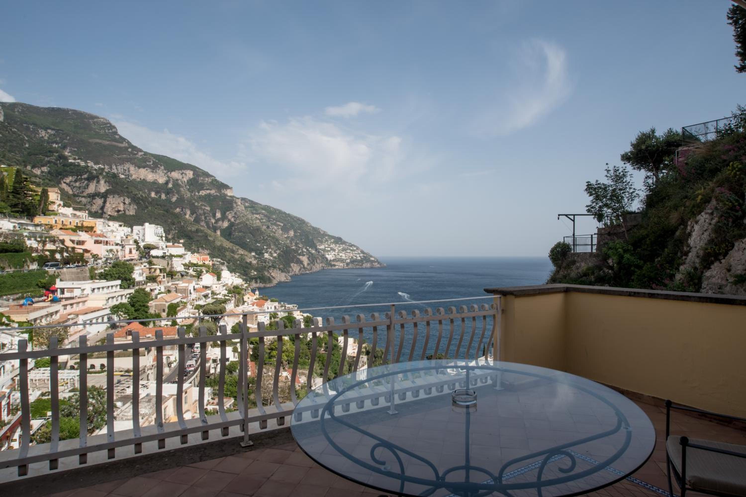 Corner Suite with Sea View - Photo 3