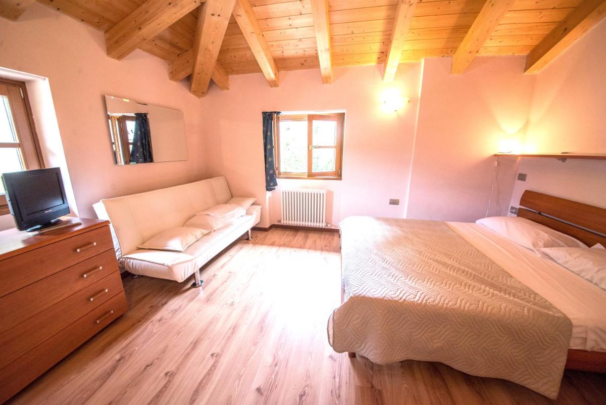 Two-Bedroom Apartment - Split Level photo 2