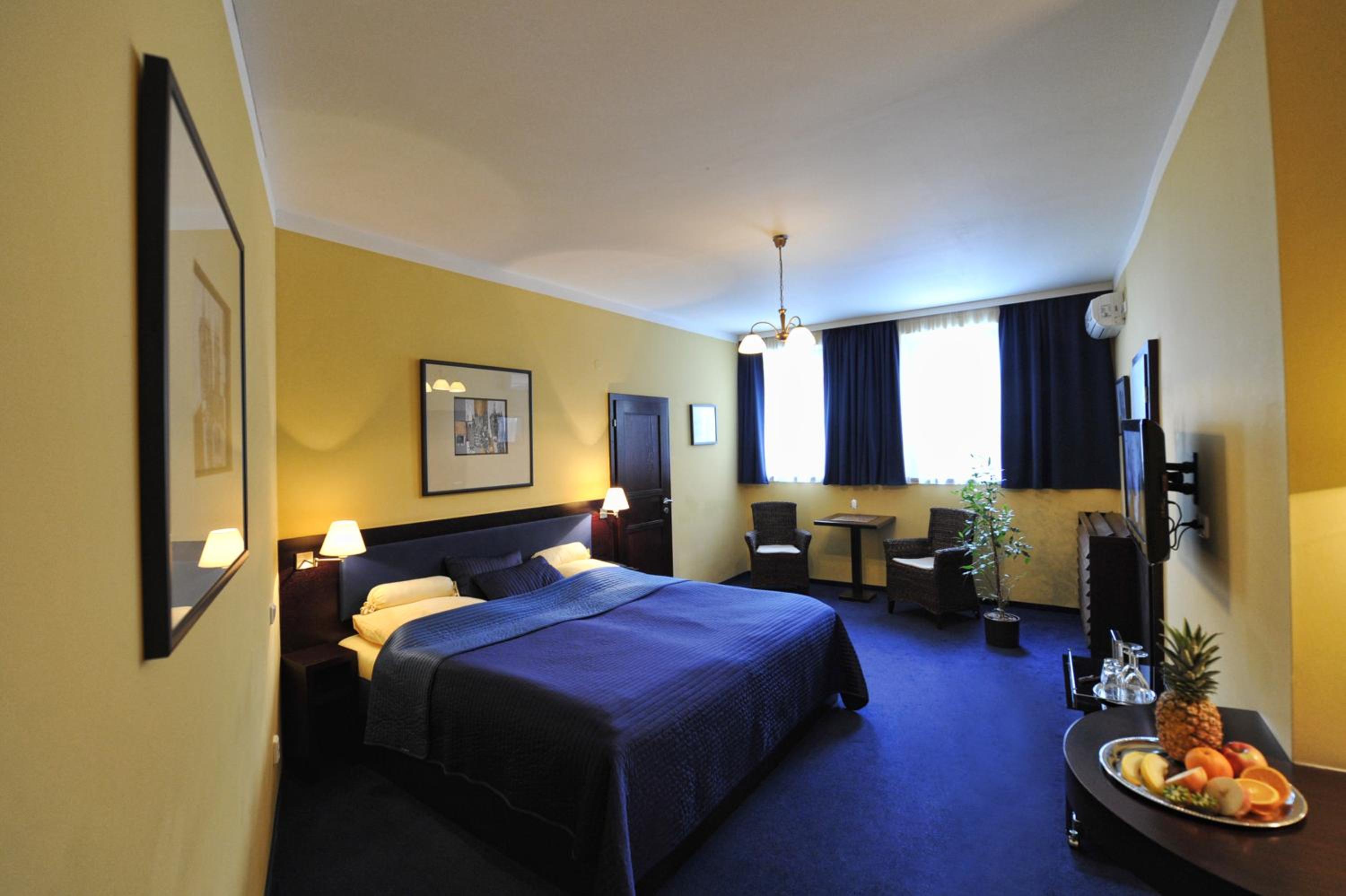 Deluxe Suite with Spa Bath