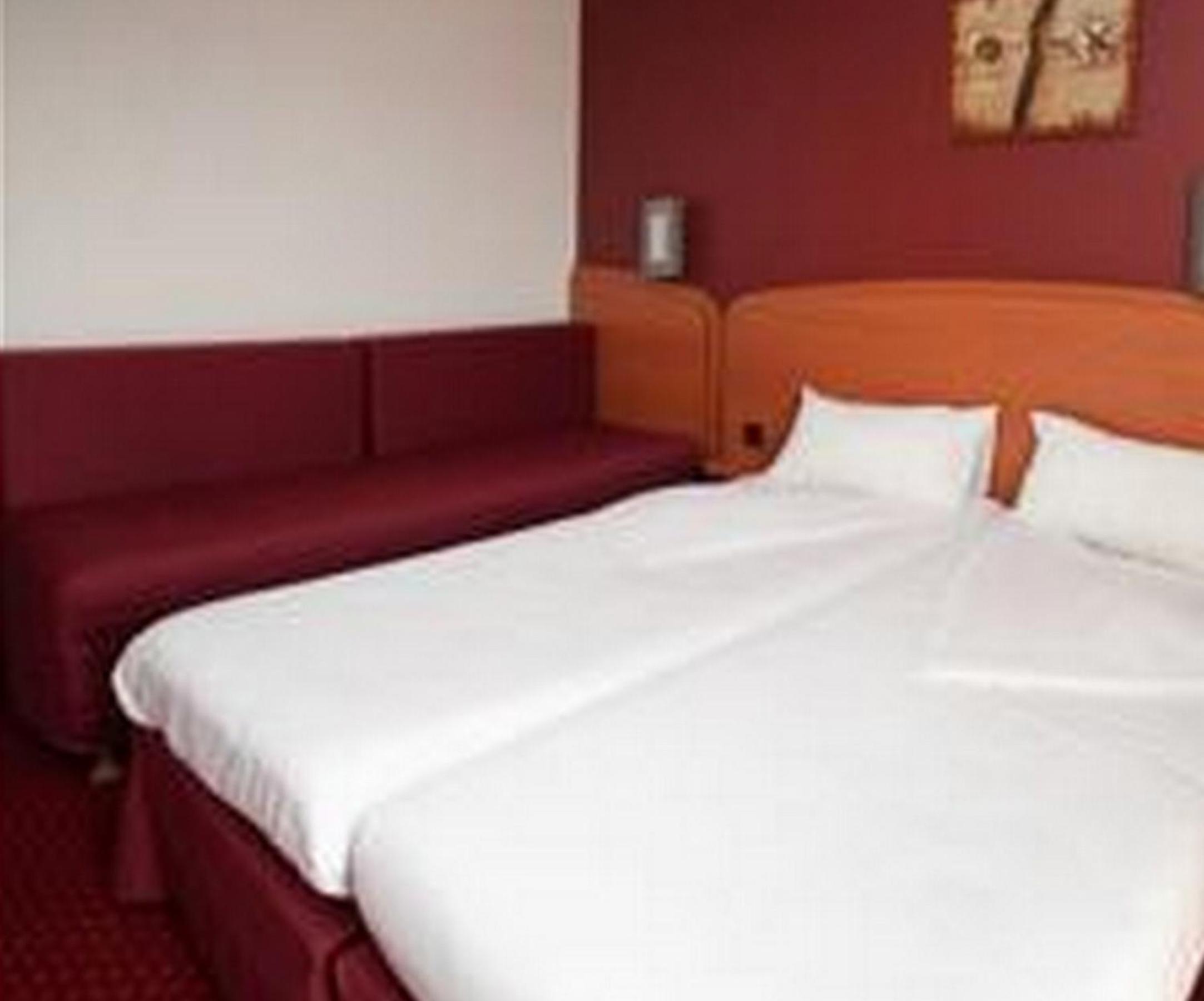 Twin Room - Photo 4