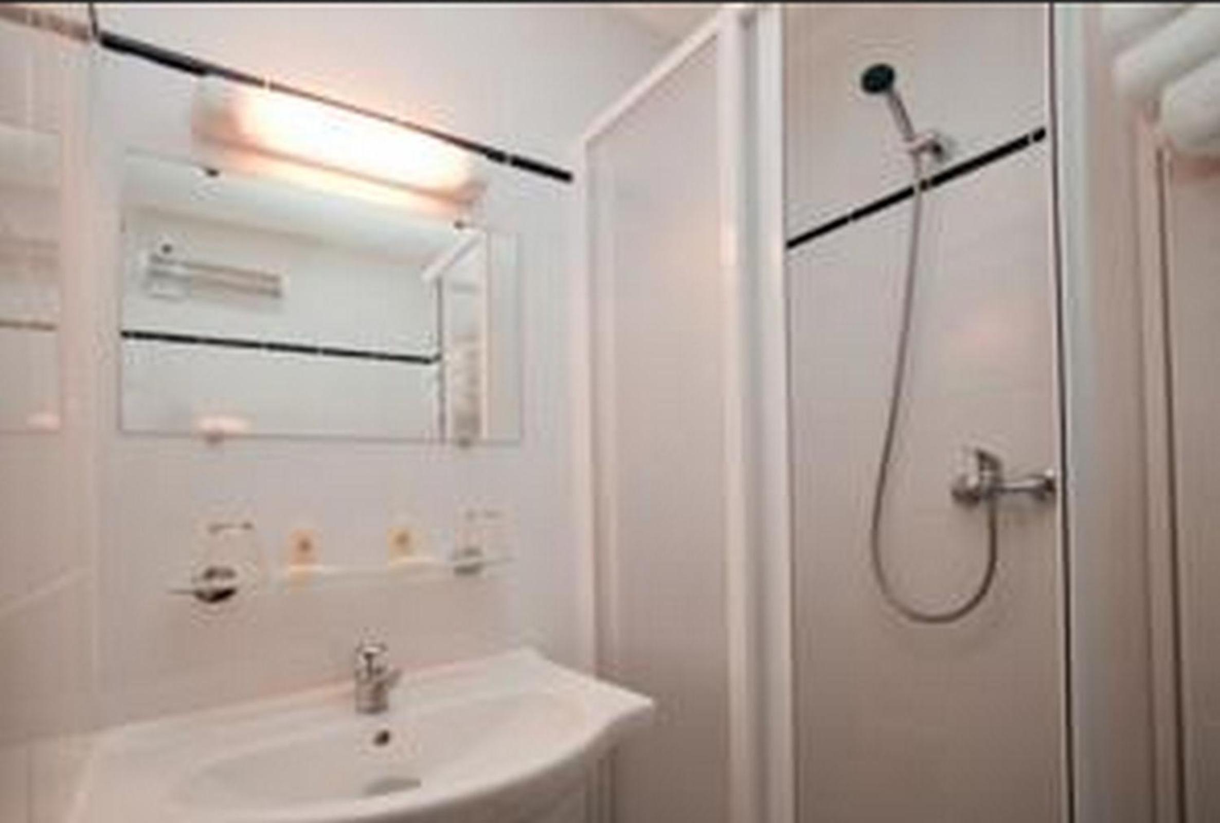 Twin Room - Photo 5