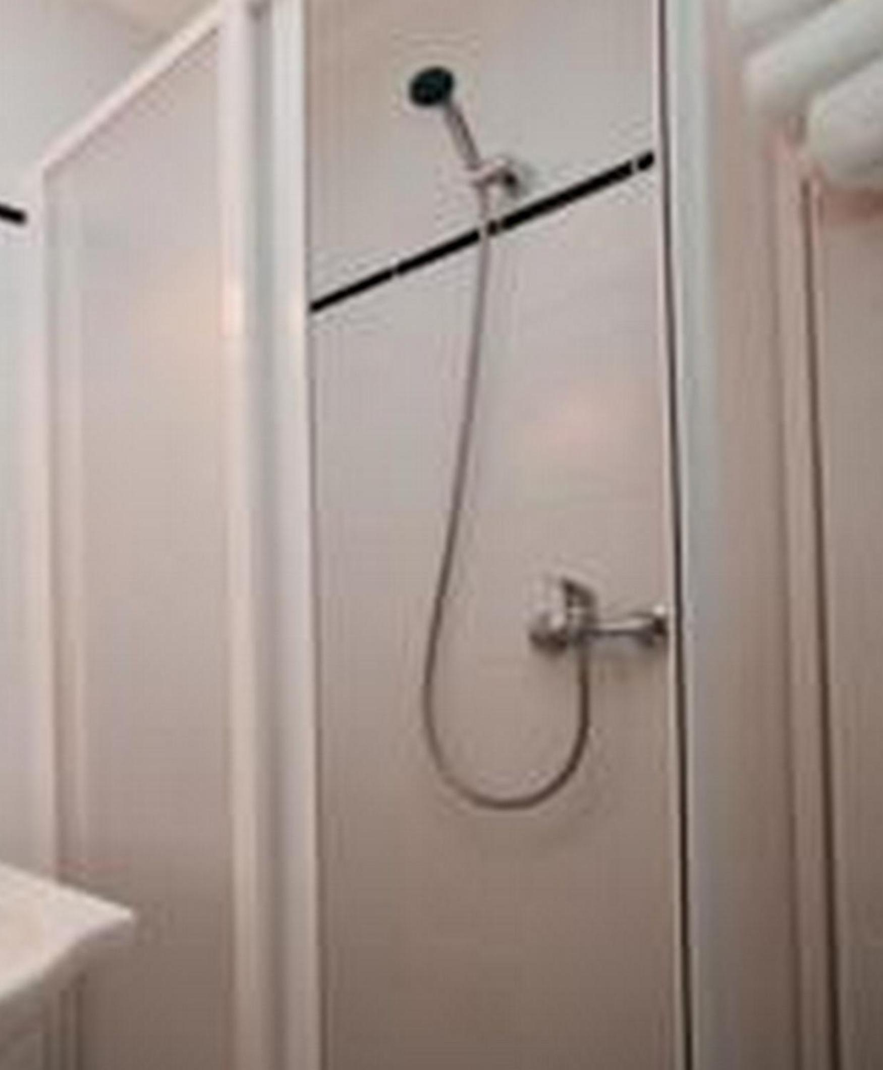Double Room - Photo 7