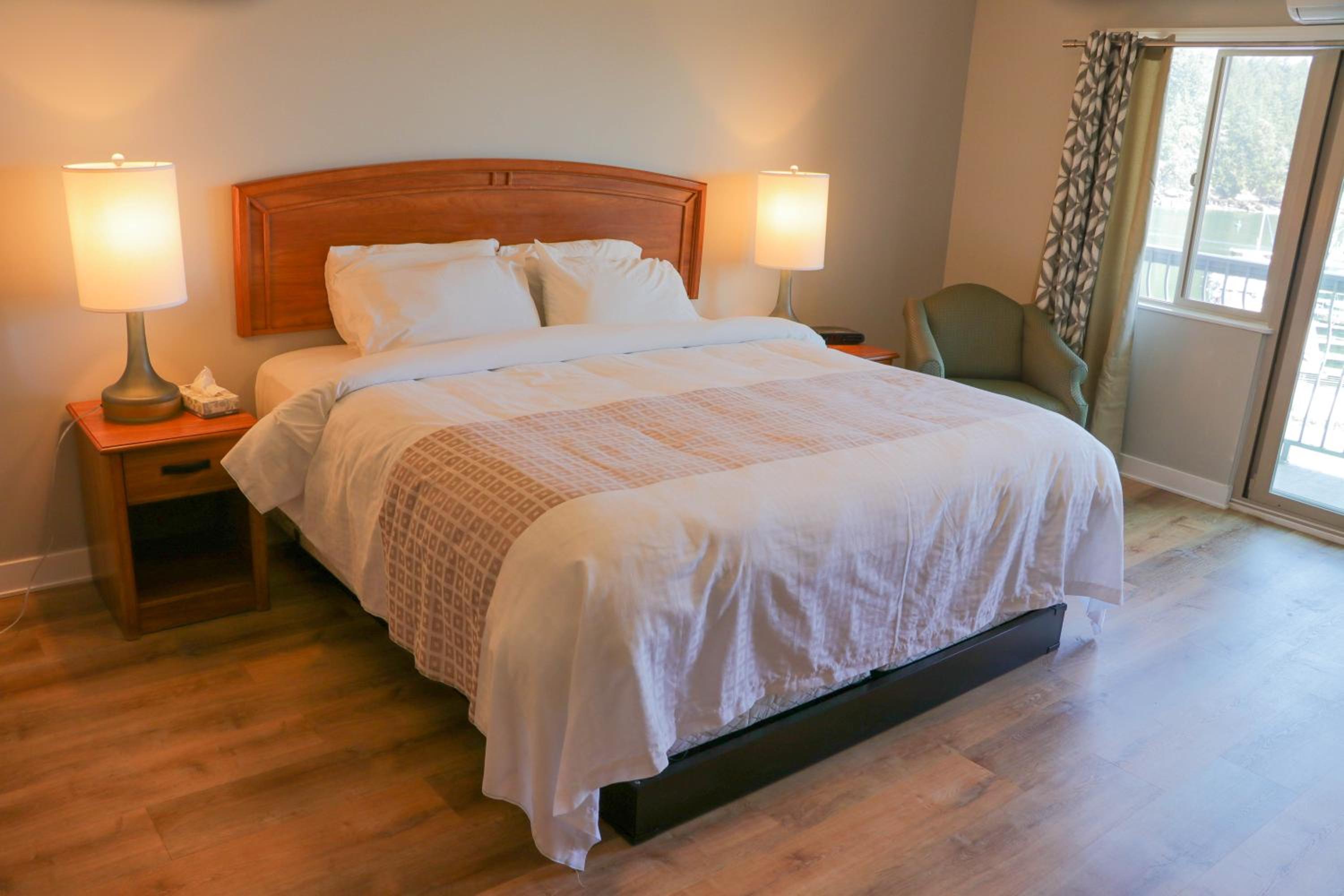 King Suite with Ocean View photo 2