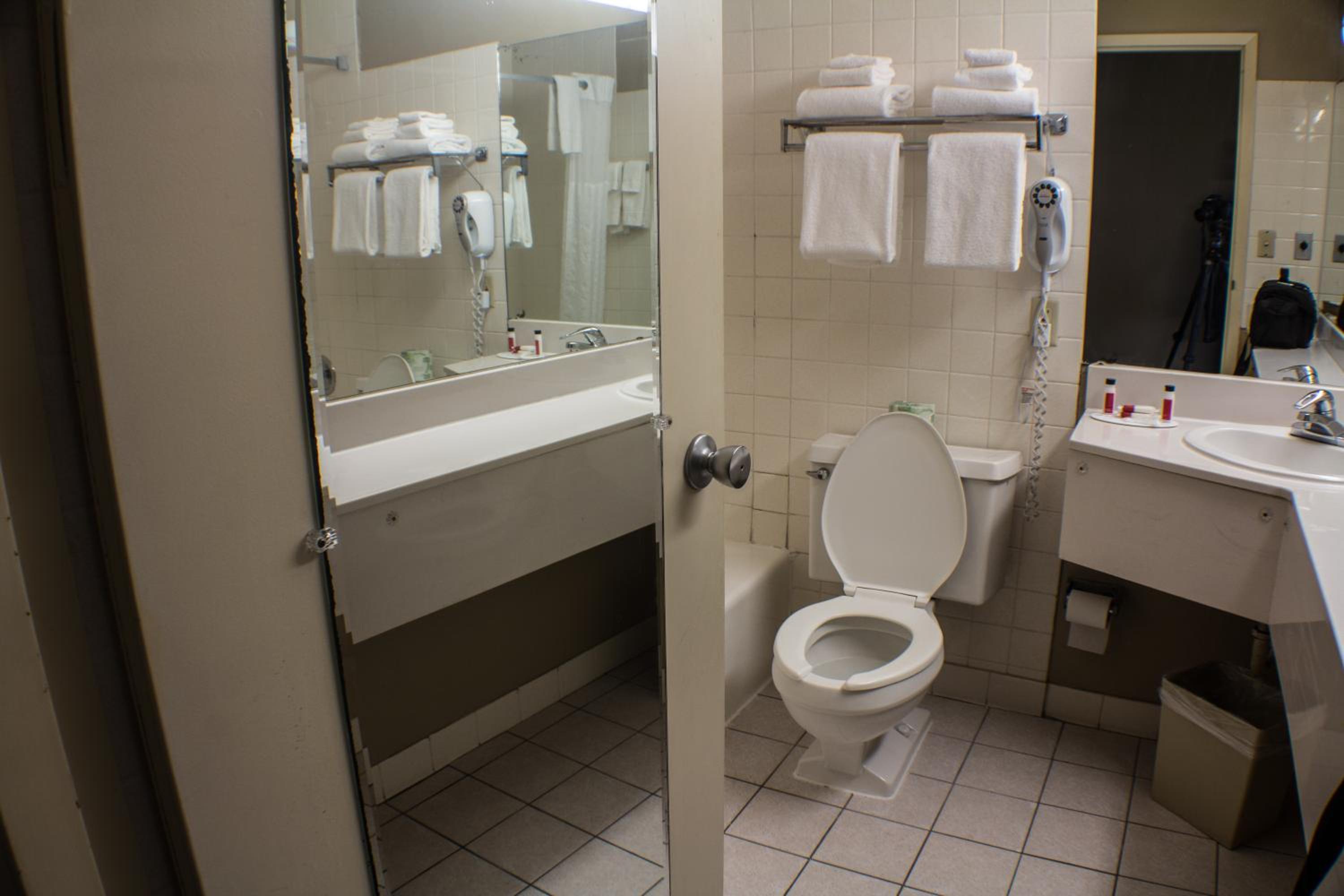 Double Room With Two Double Beds - Smoking - Photo 2