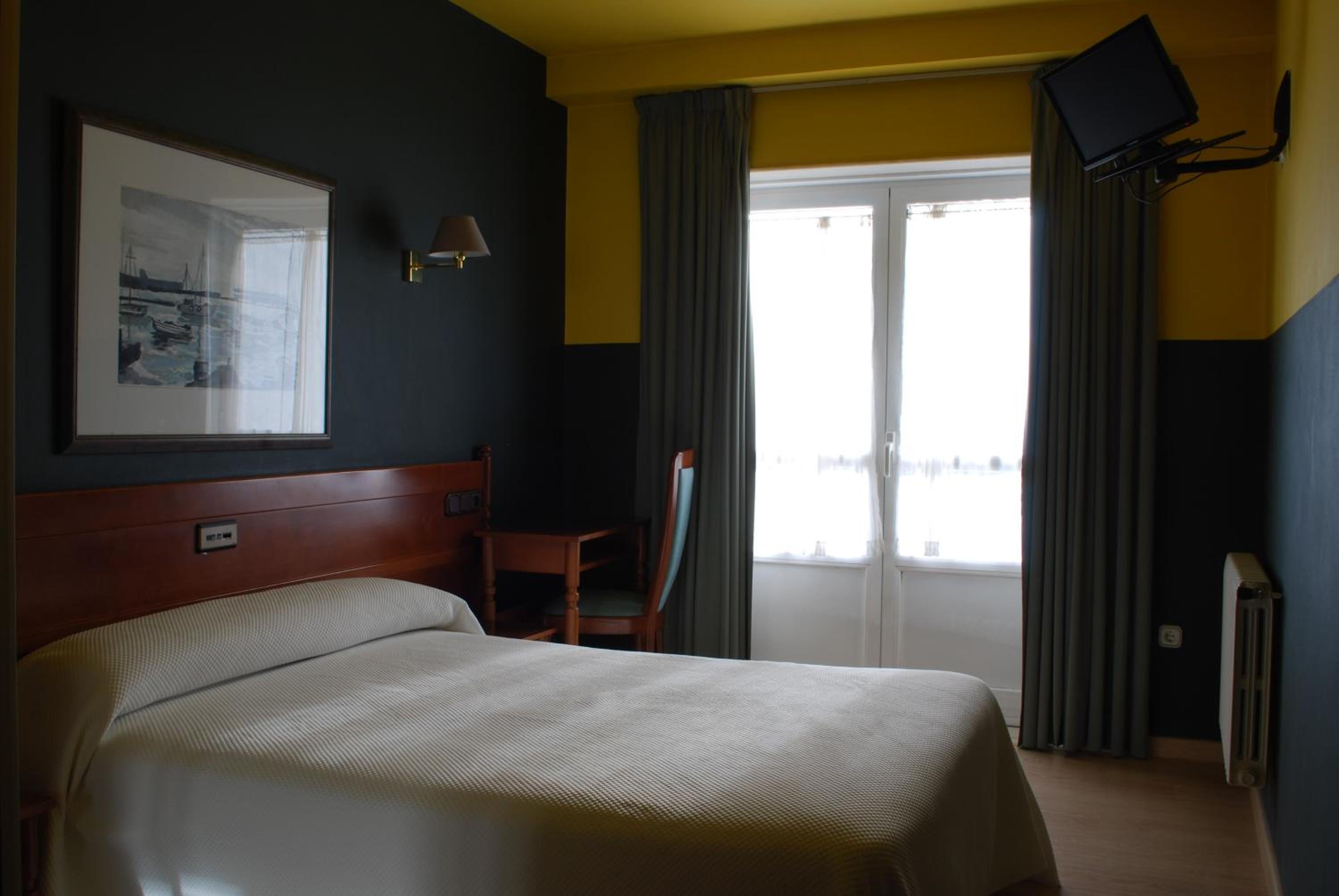 Double or Twin Room photo 3