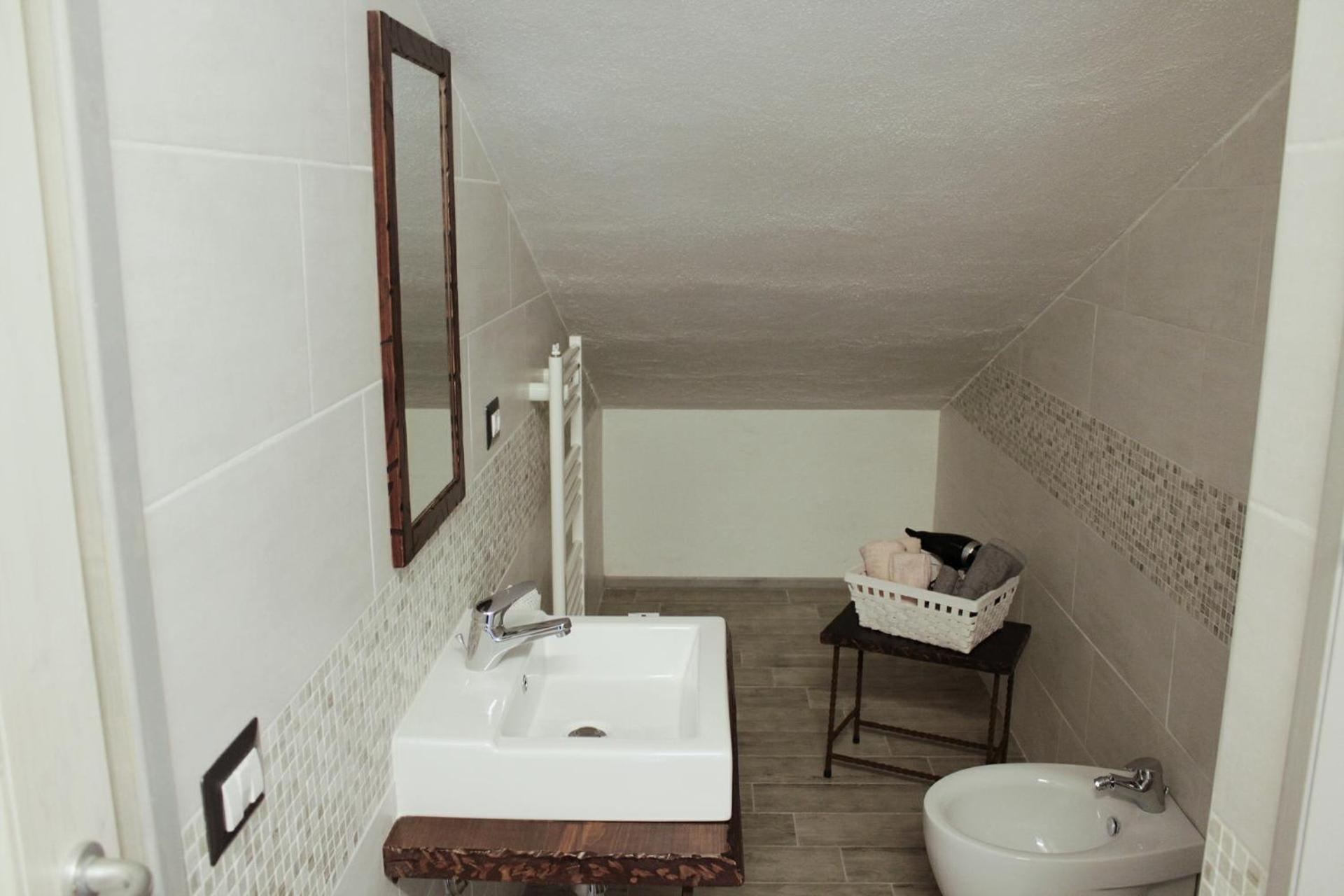 Triple Room with Private Bathroom - Photo 4