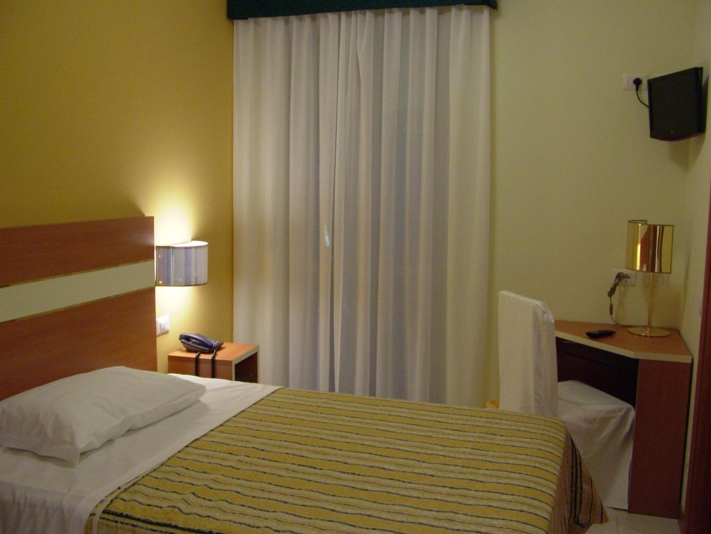 Large Single Room photo 1