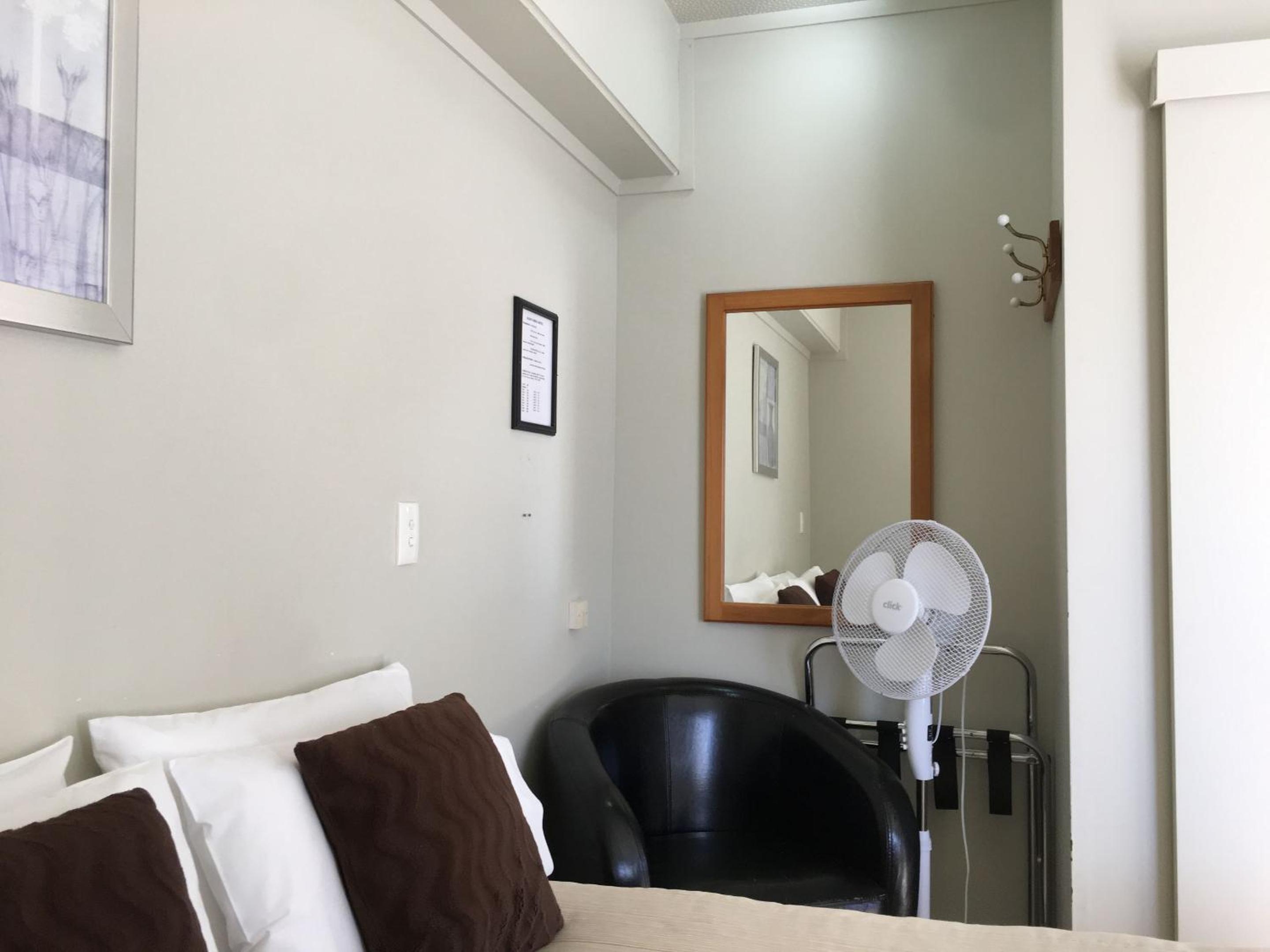 Budget Studio - Photo 9