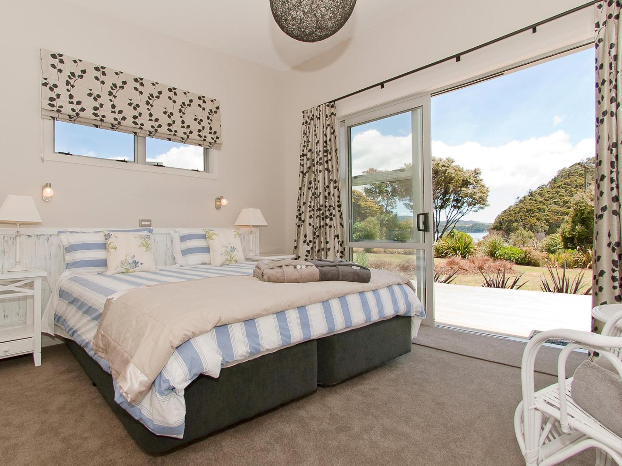 Three-Bedroom Holiday Home with Beach View photo 1