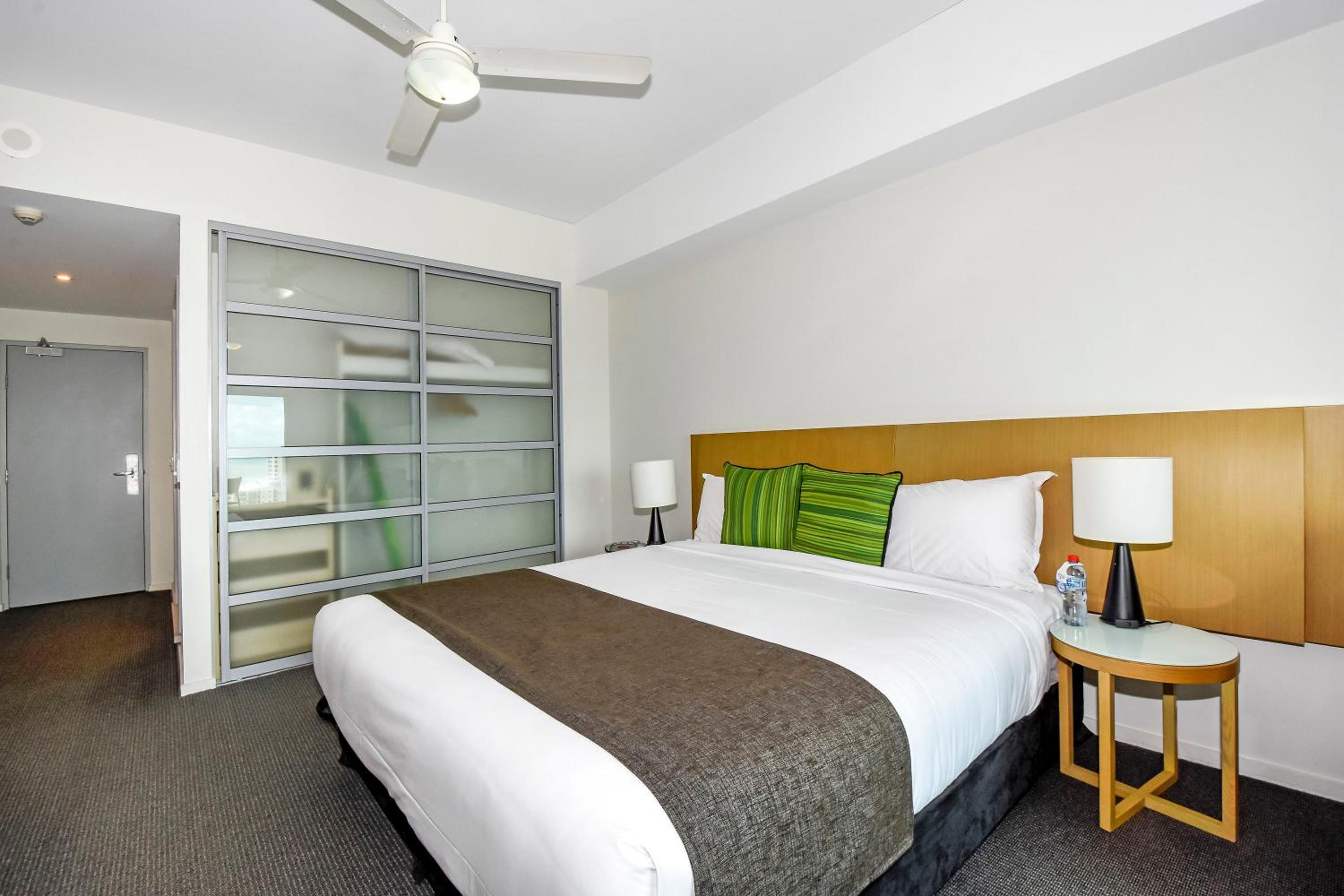 One-Bedroom Apartment With Water View - Weekly Housekeeping - Photo 9