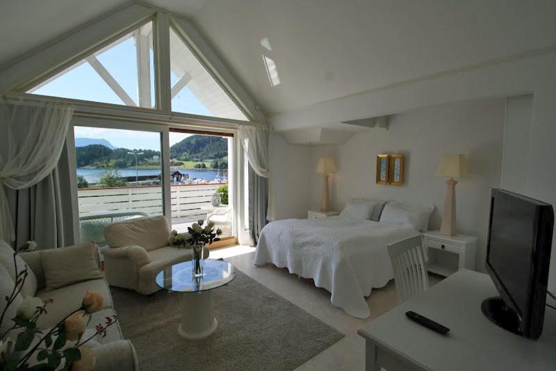 Deluxe Double Room - Photo 15