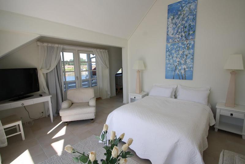 Deluxe Double Room - Photo 12