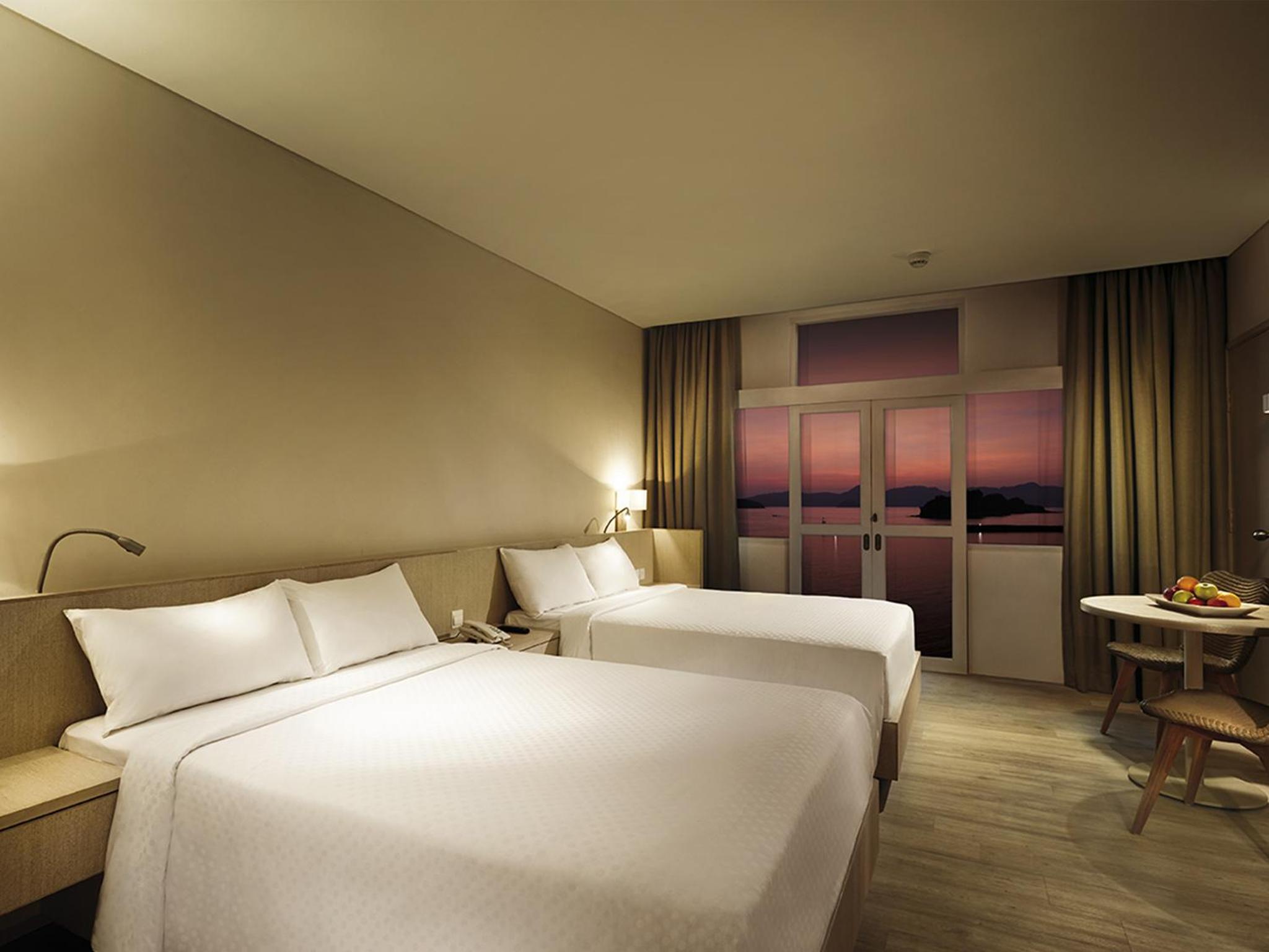 Premier Sea View - Photo 2
