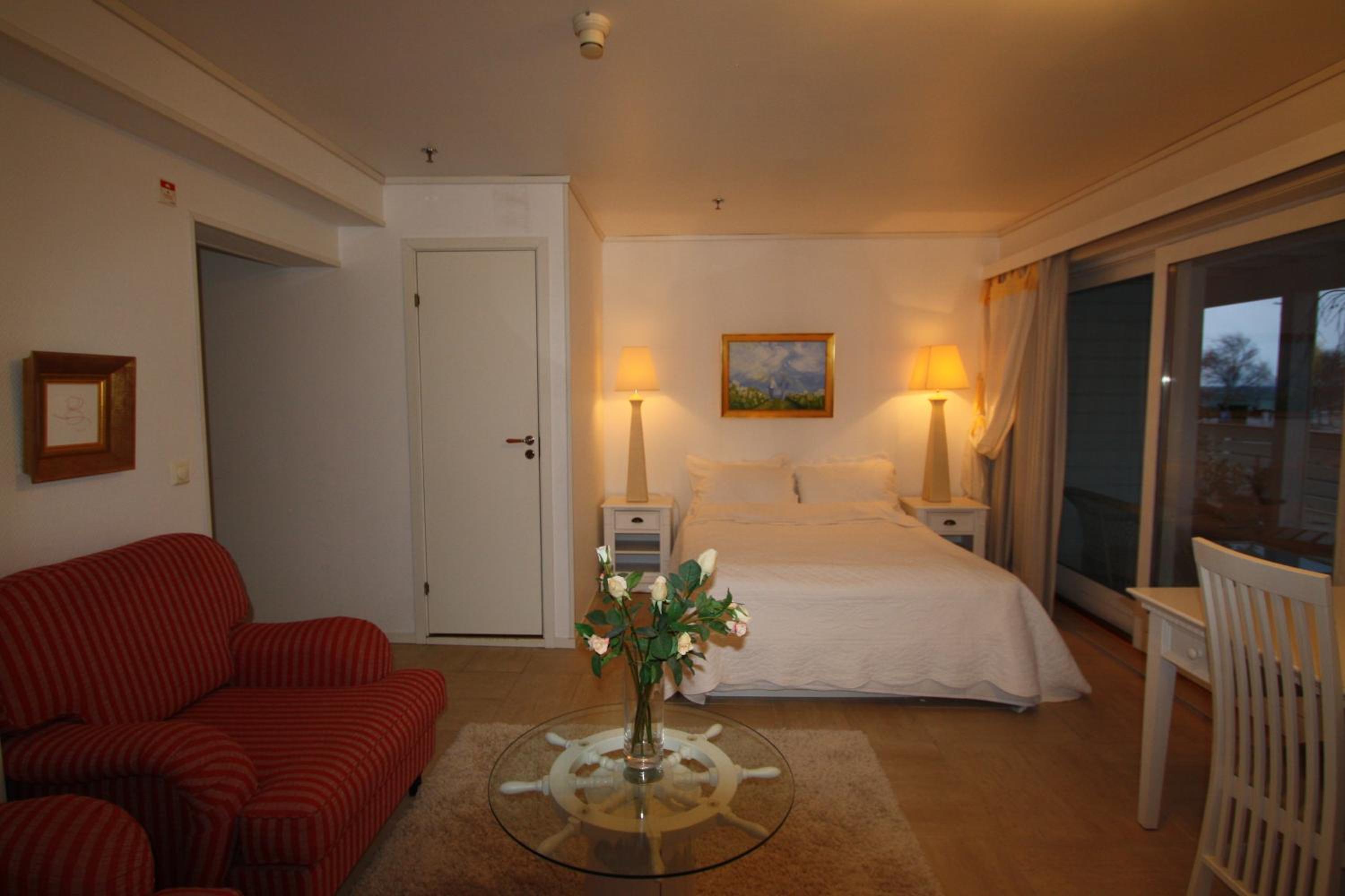 Deluxe Double Room - Photo 13