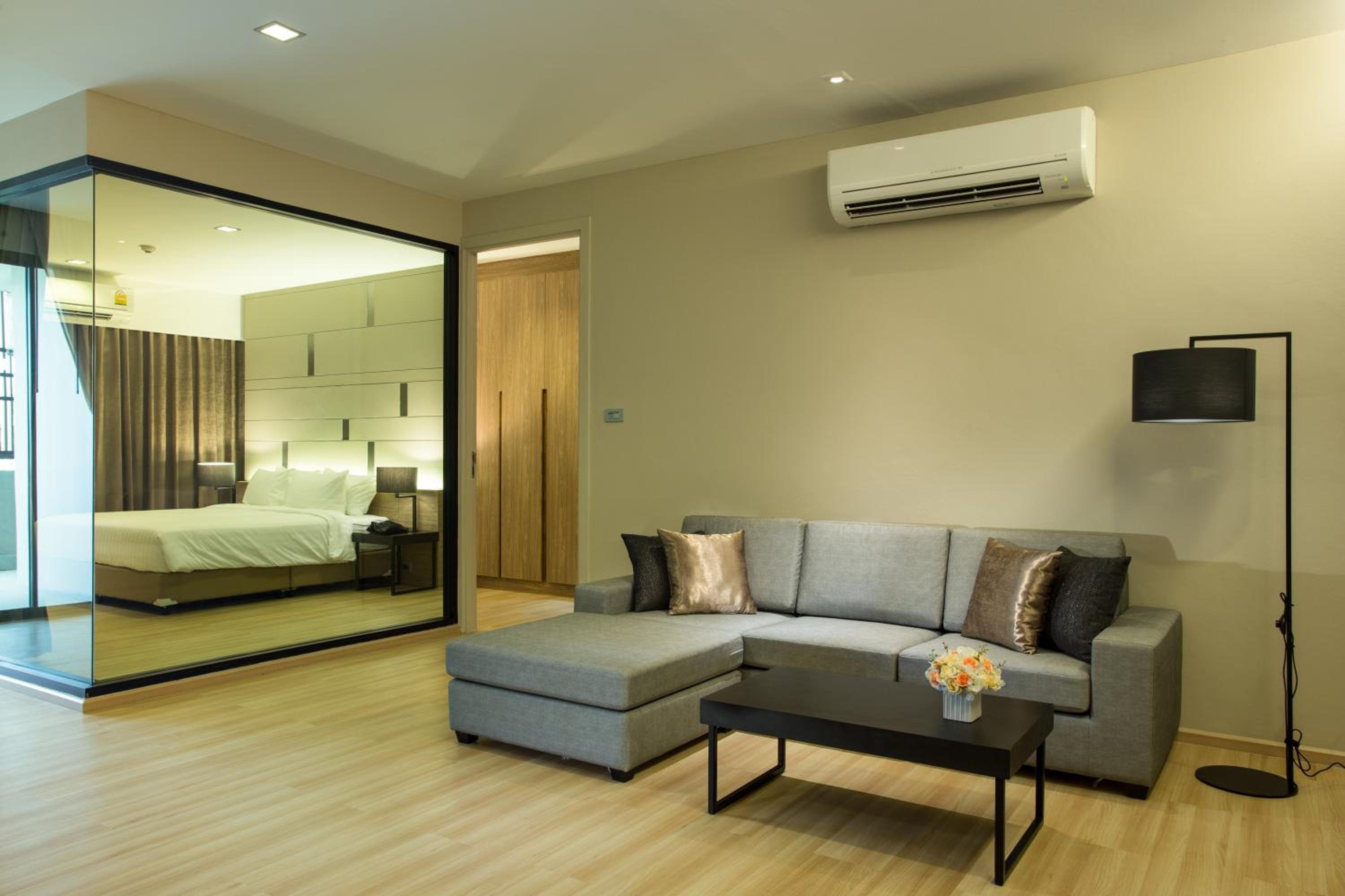 Grand Park Suite - Photo 3