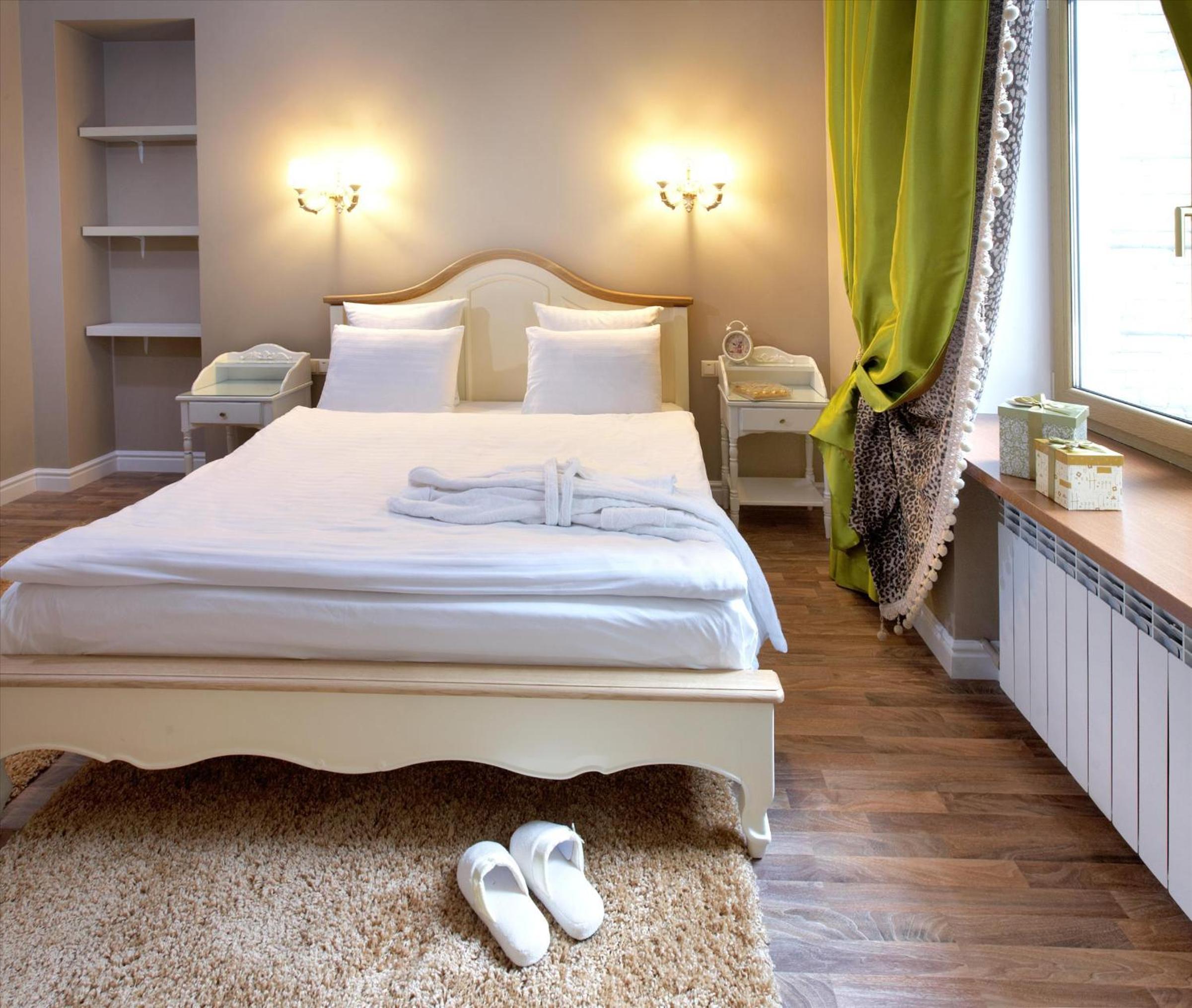 Luxury One-Bedroom Apartment