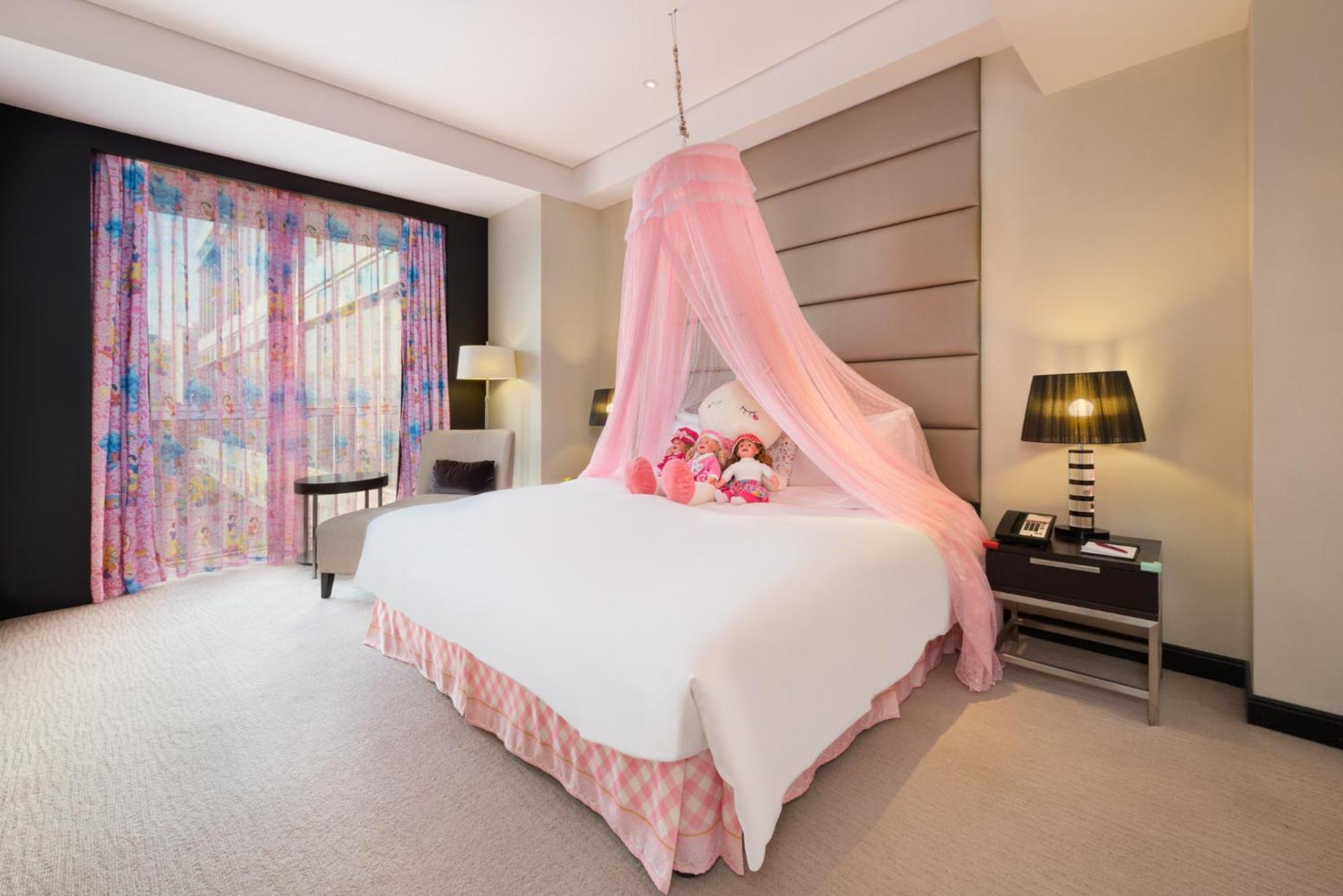 Junior King Suite with Living Area - Kids Theme - Photo 1