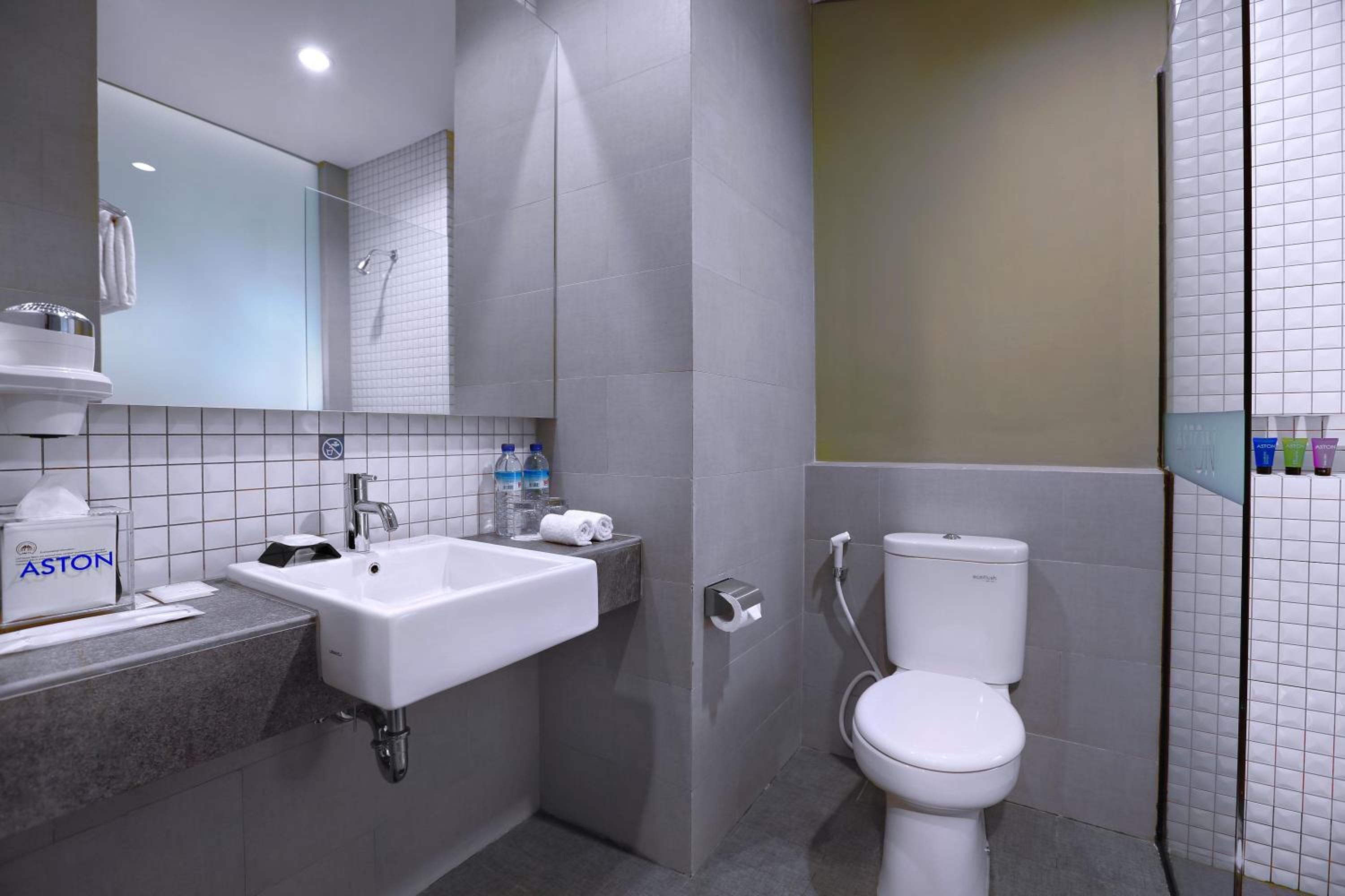 Superior Double or Twin Room with Pool View photo 3