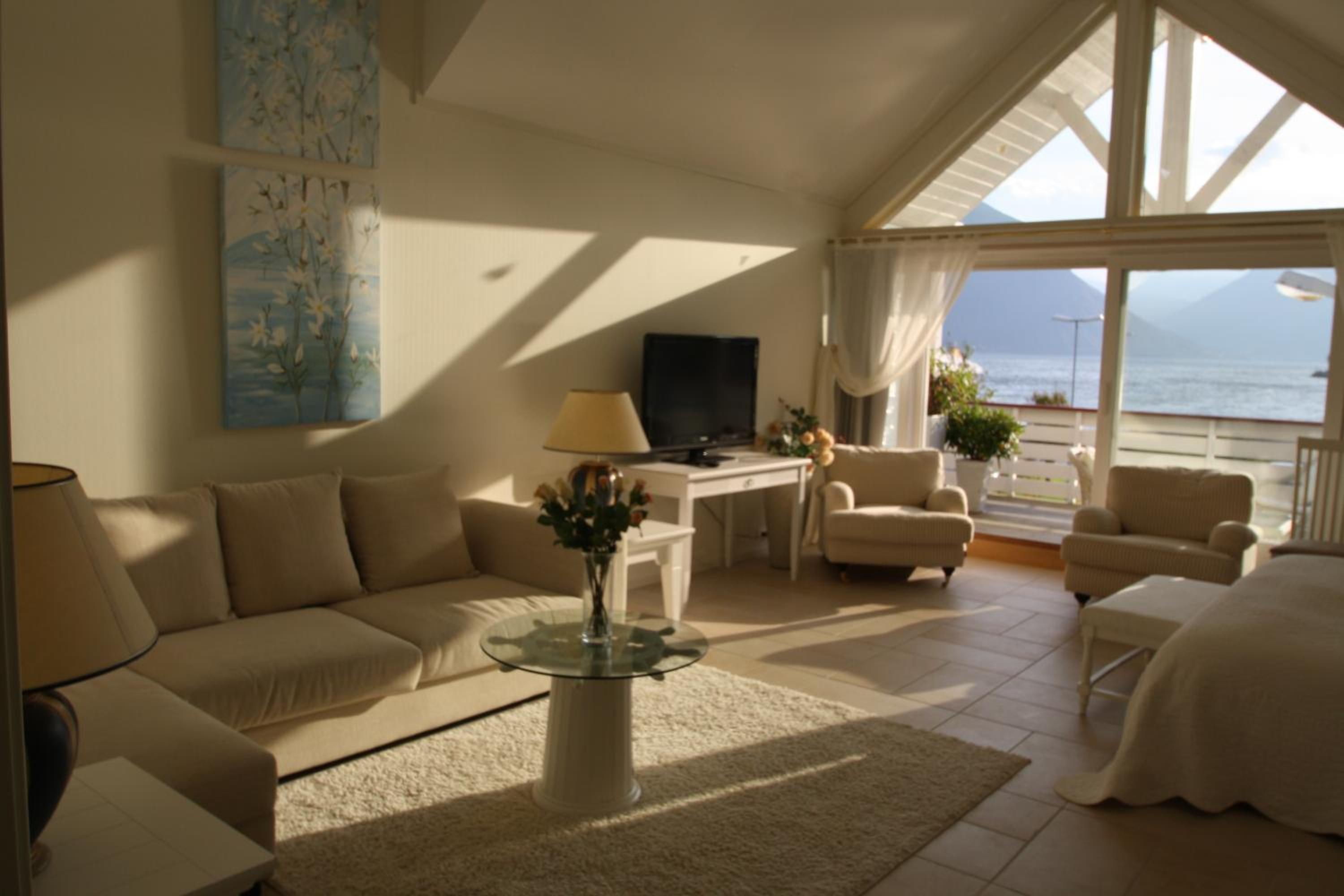 Suite - Photo 1