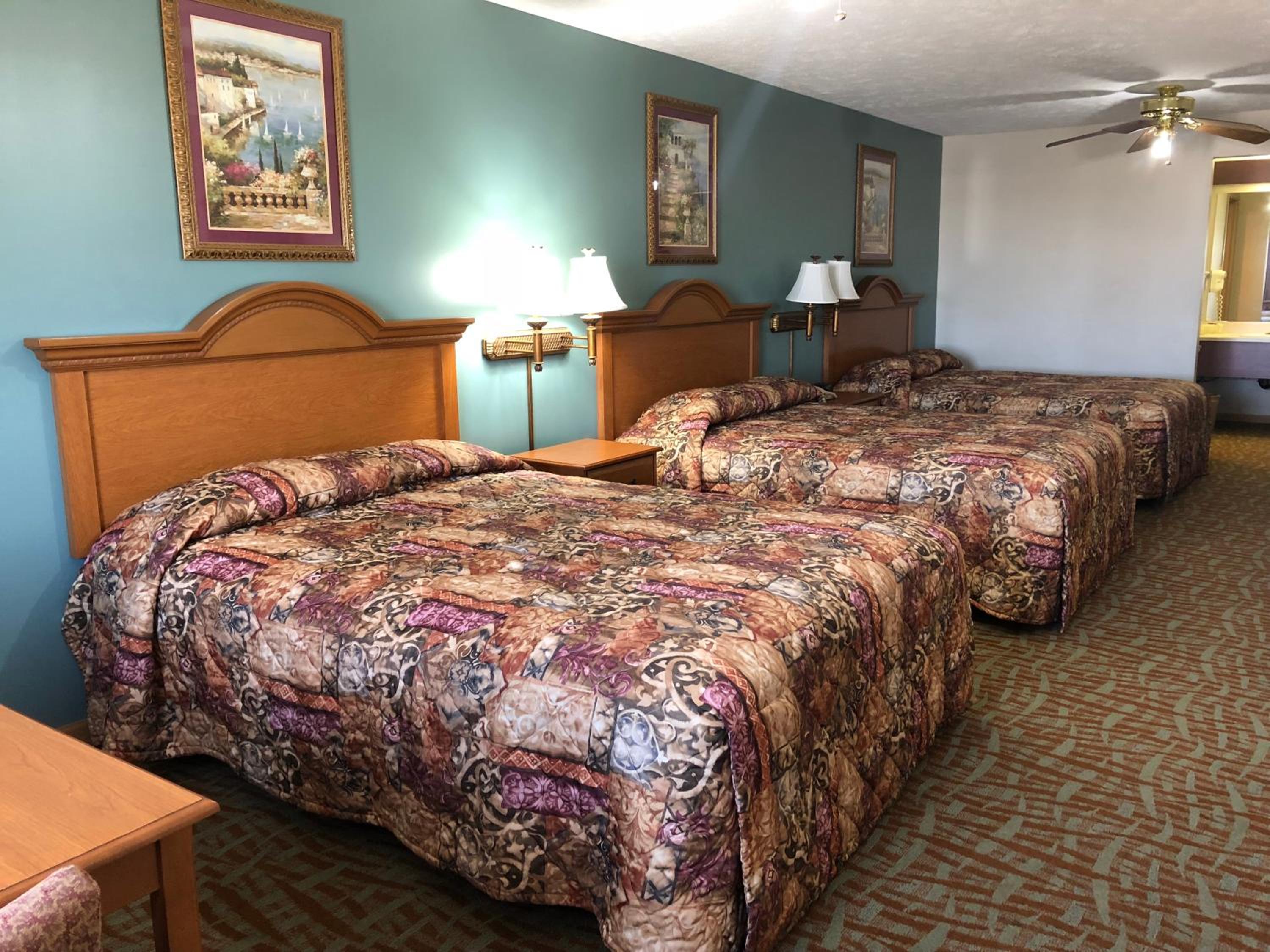 Queen Suite with Three Queen Beds