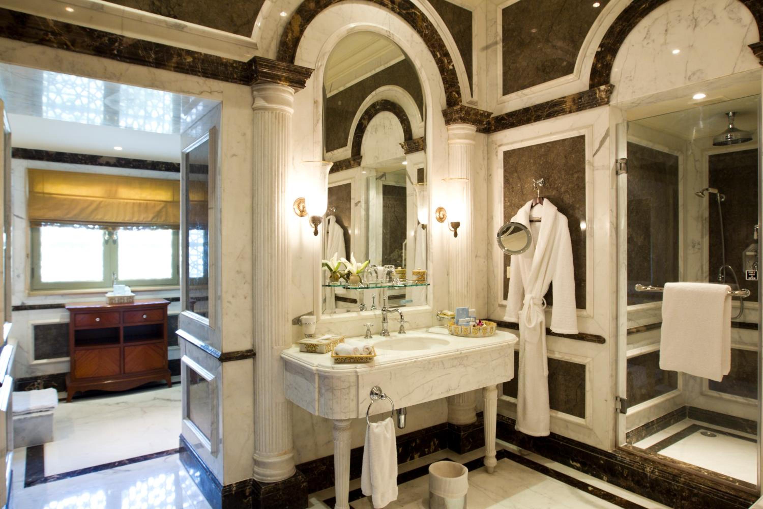 Grand Presidential Suite with Lake View photo 3