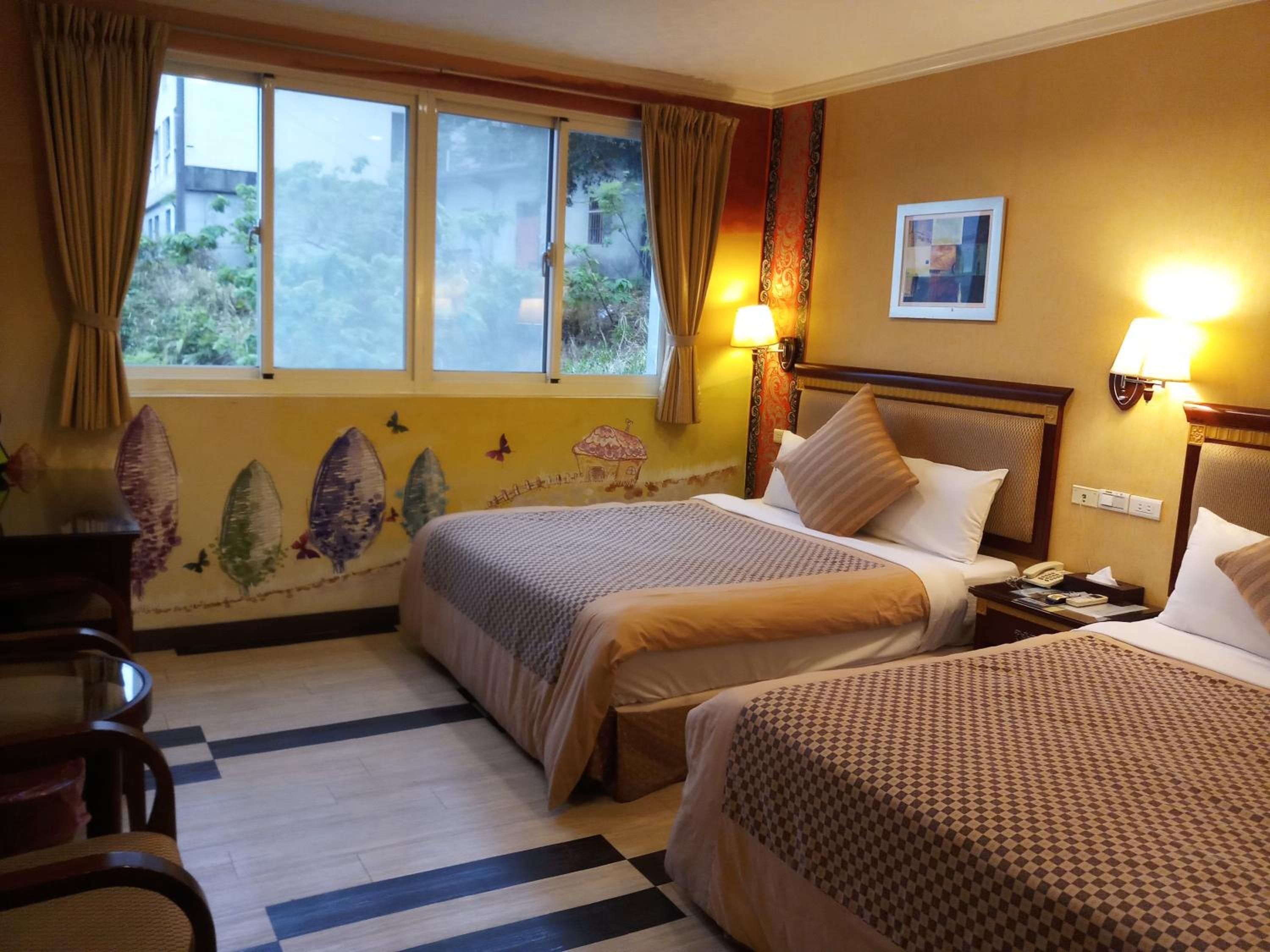 Quadruple Room with Private Bathroom photo 2