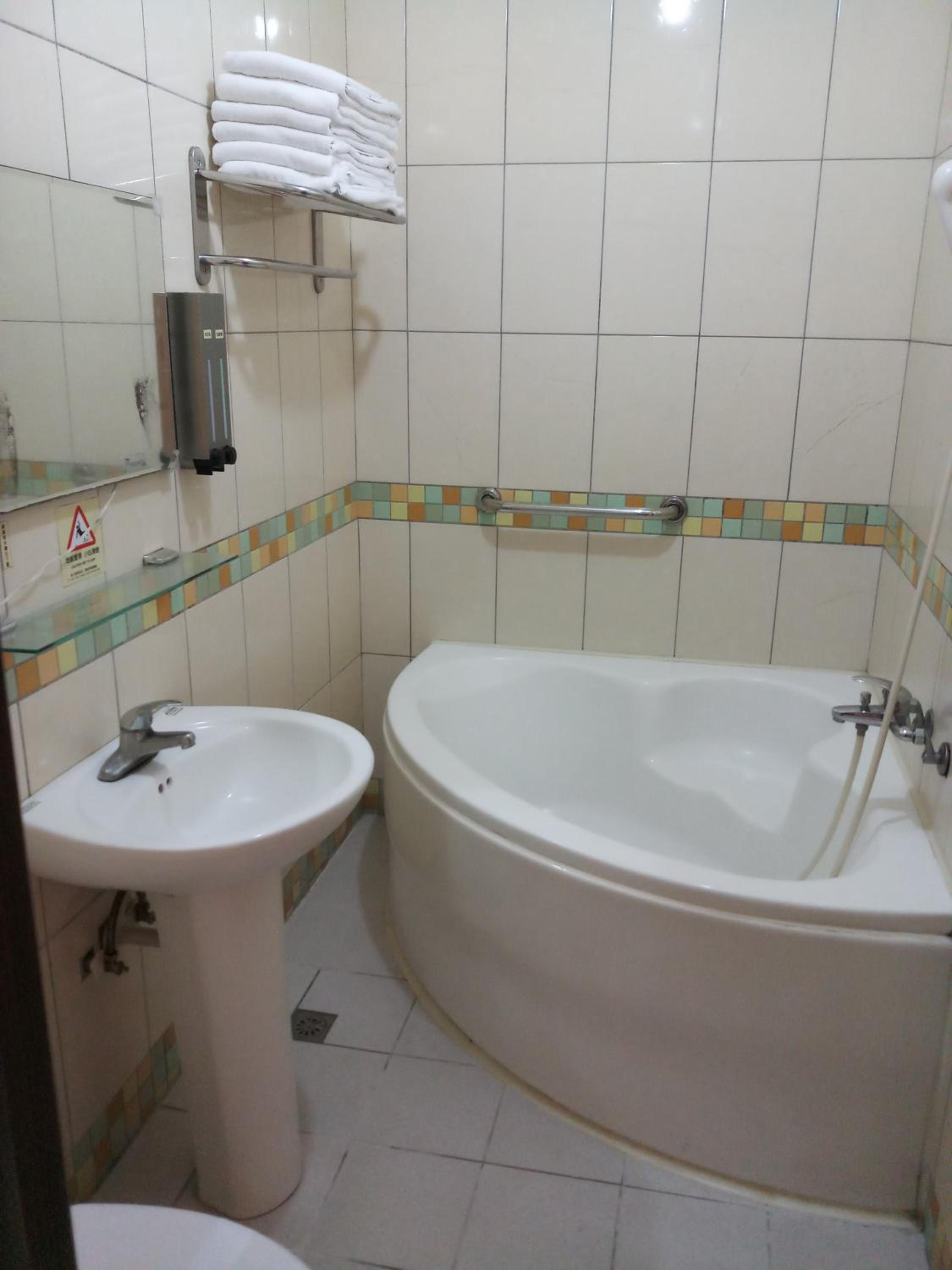 Quadruple Room with Private Bathroom photo 3