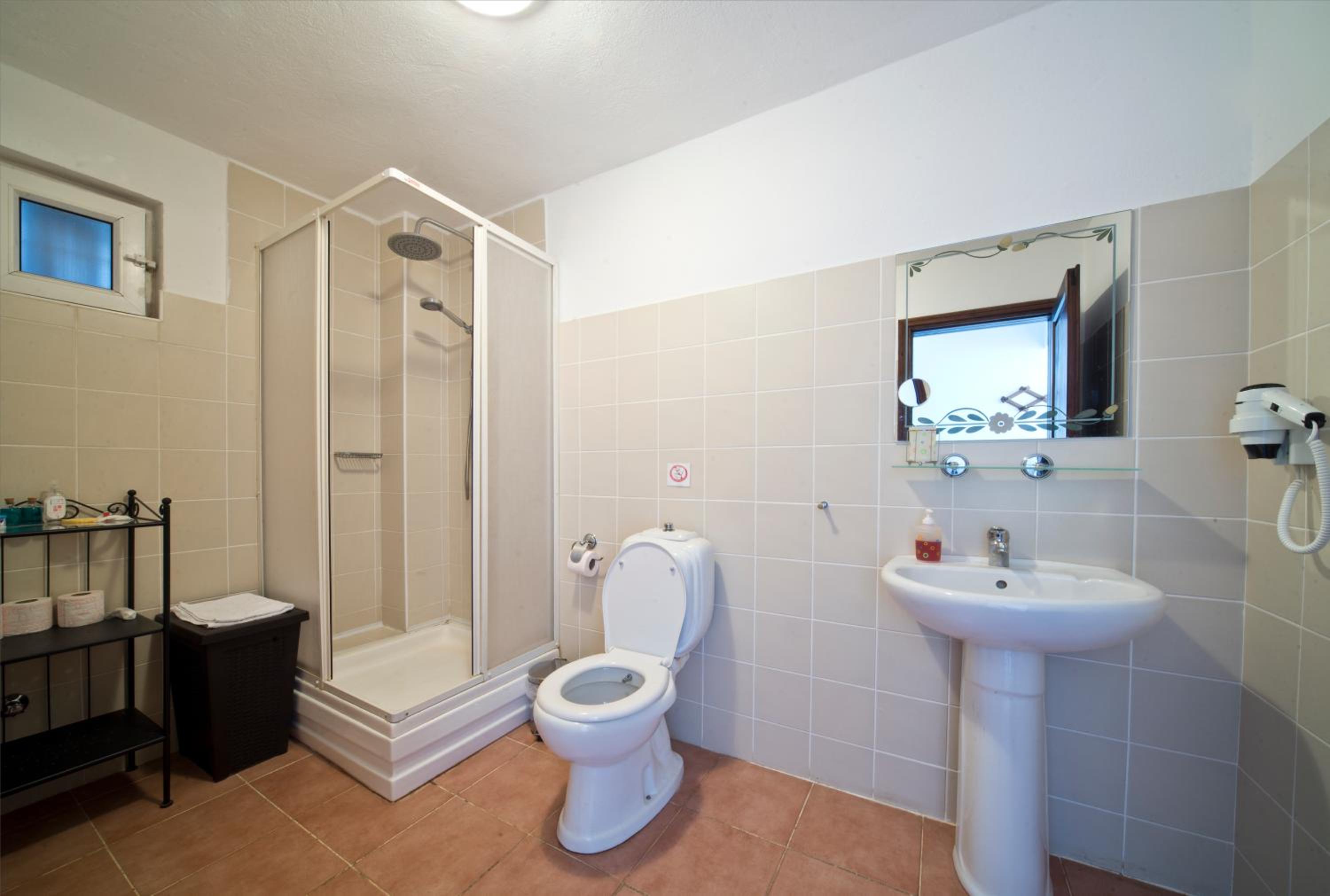 Standard Double or Twin Room photo 3
