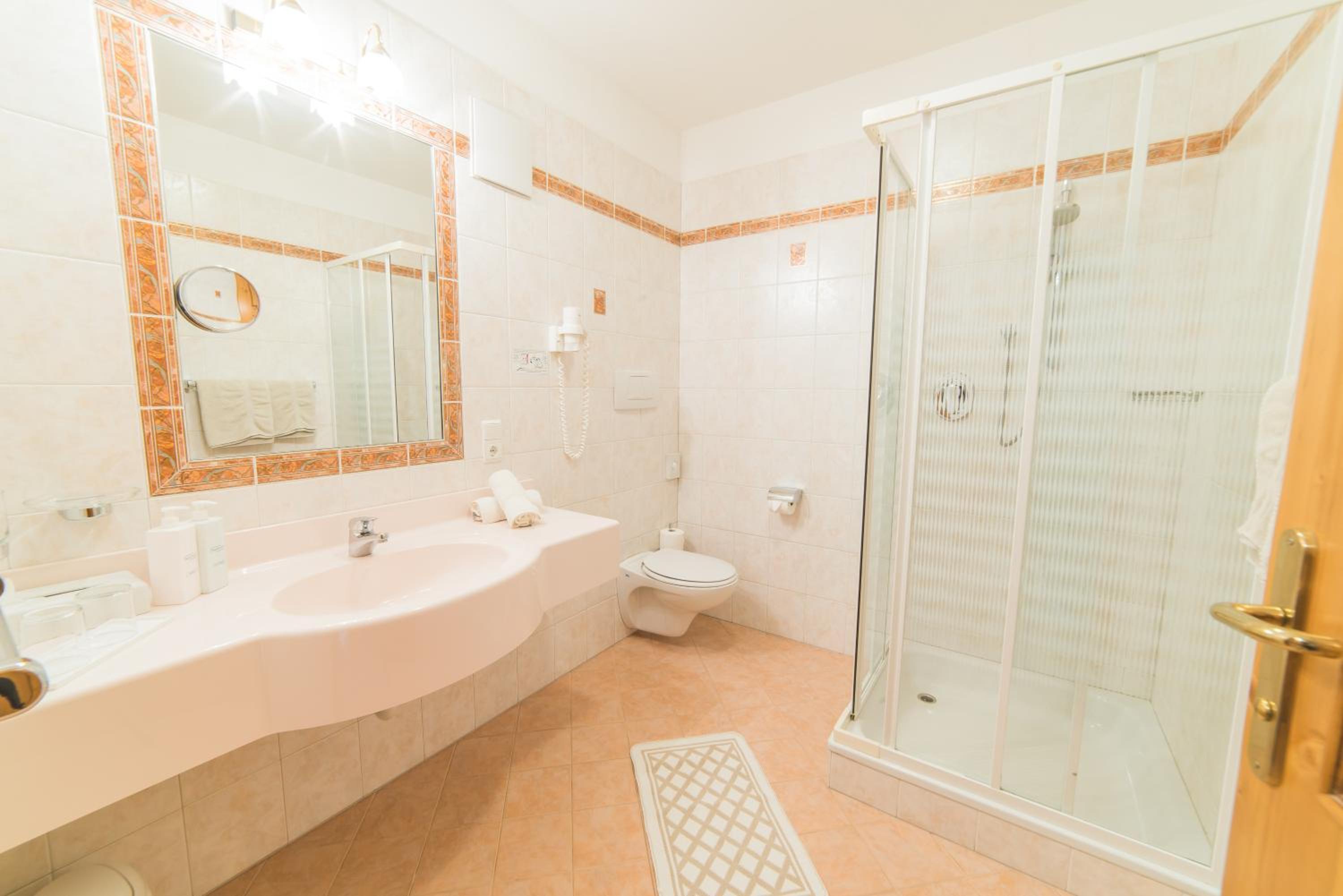 Deluxe Double Room with Balcony photo 2