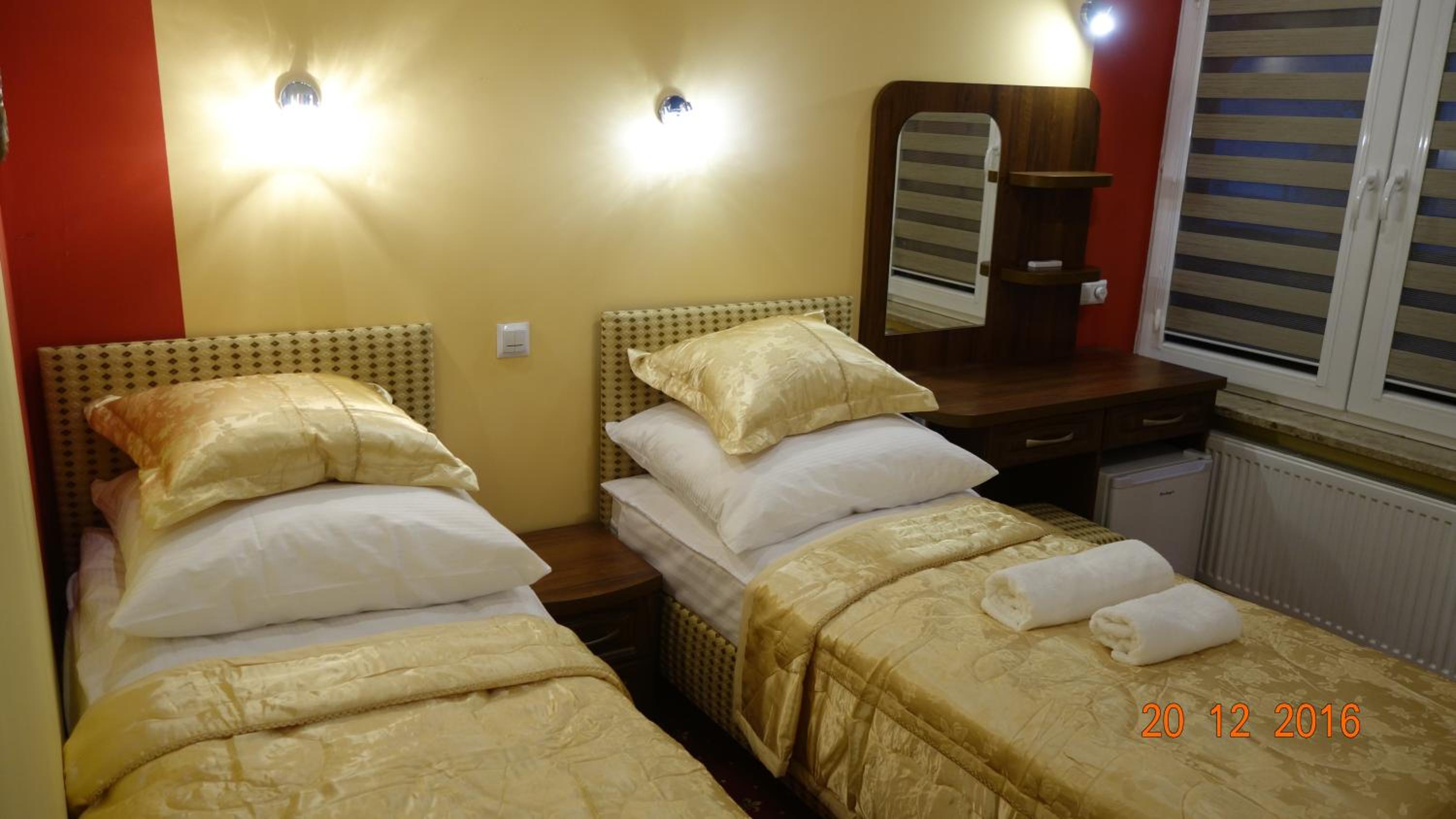 Double or Twin Room with Balcony - Photo 10