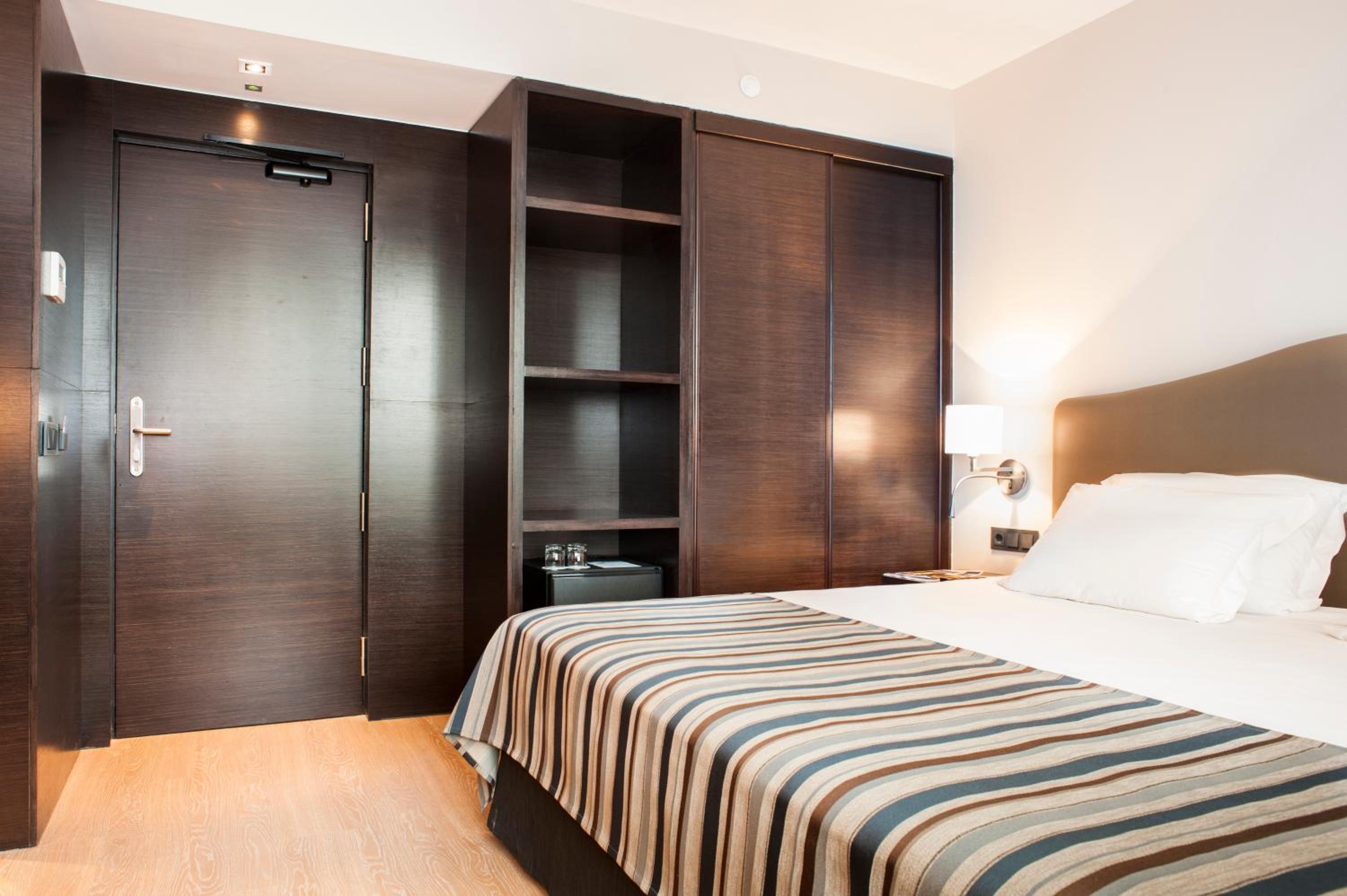 Superior Double or Twin Room thumbnail 6