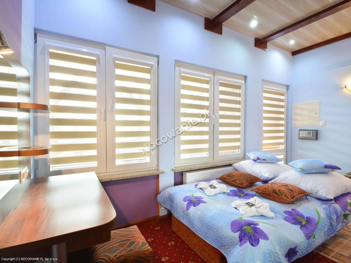 Double or Twin Room with Balcony - Photo 4