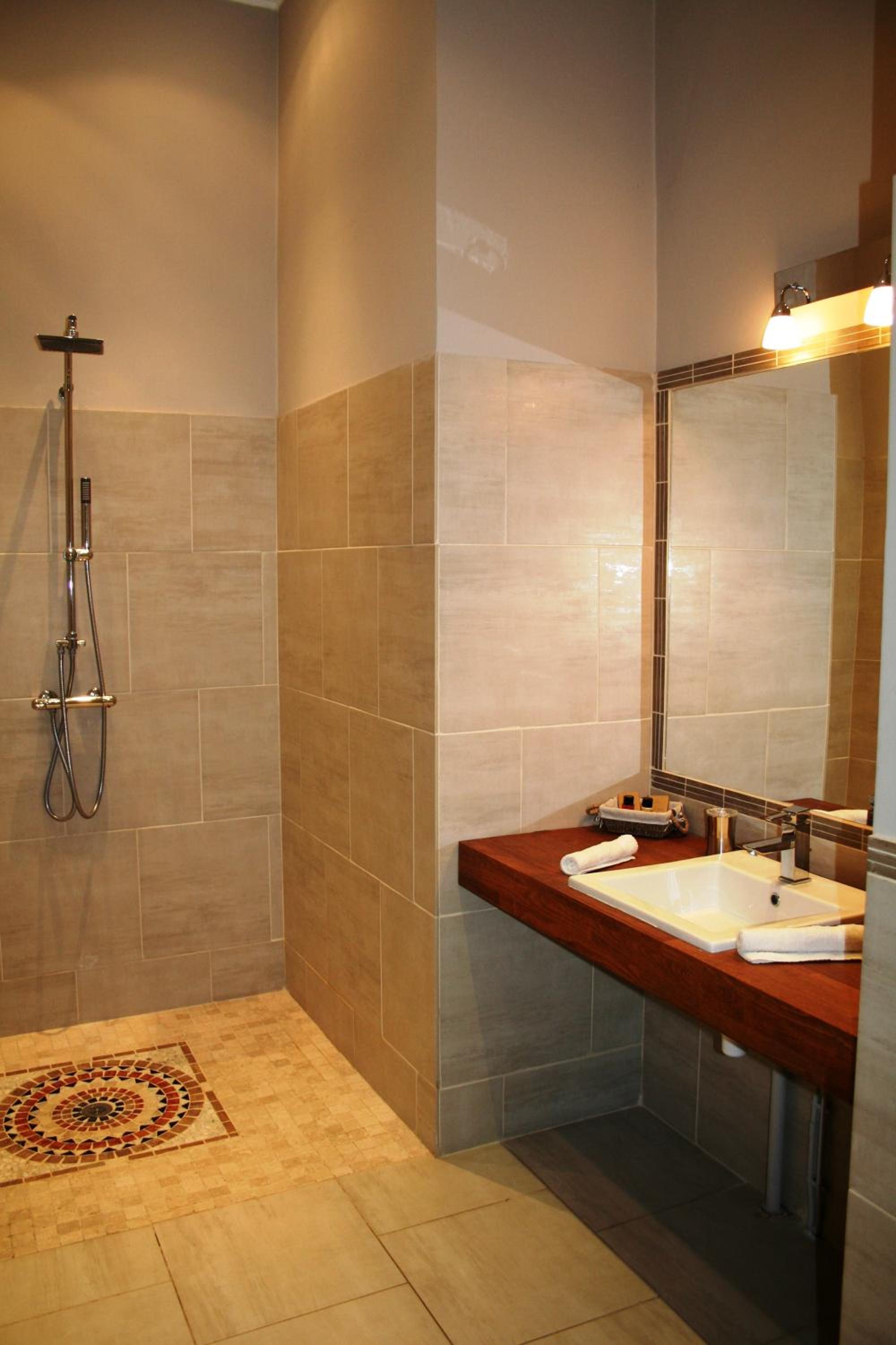 Superior Double or Twin Room Garden View - Photo 11