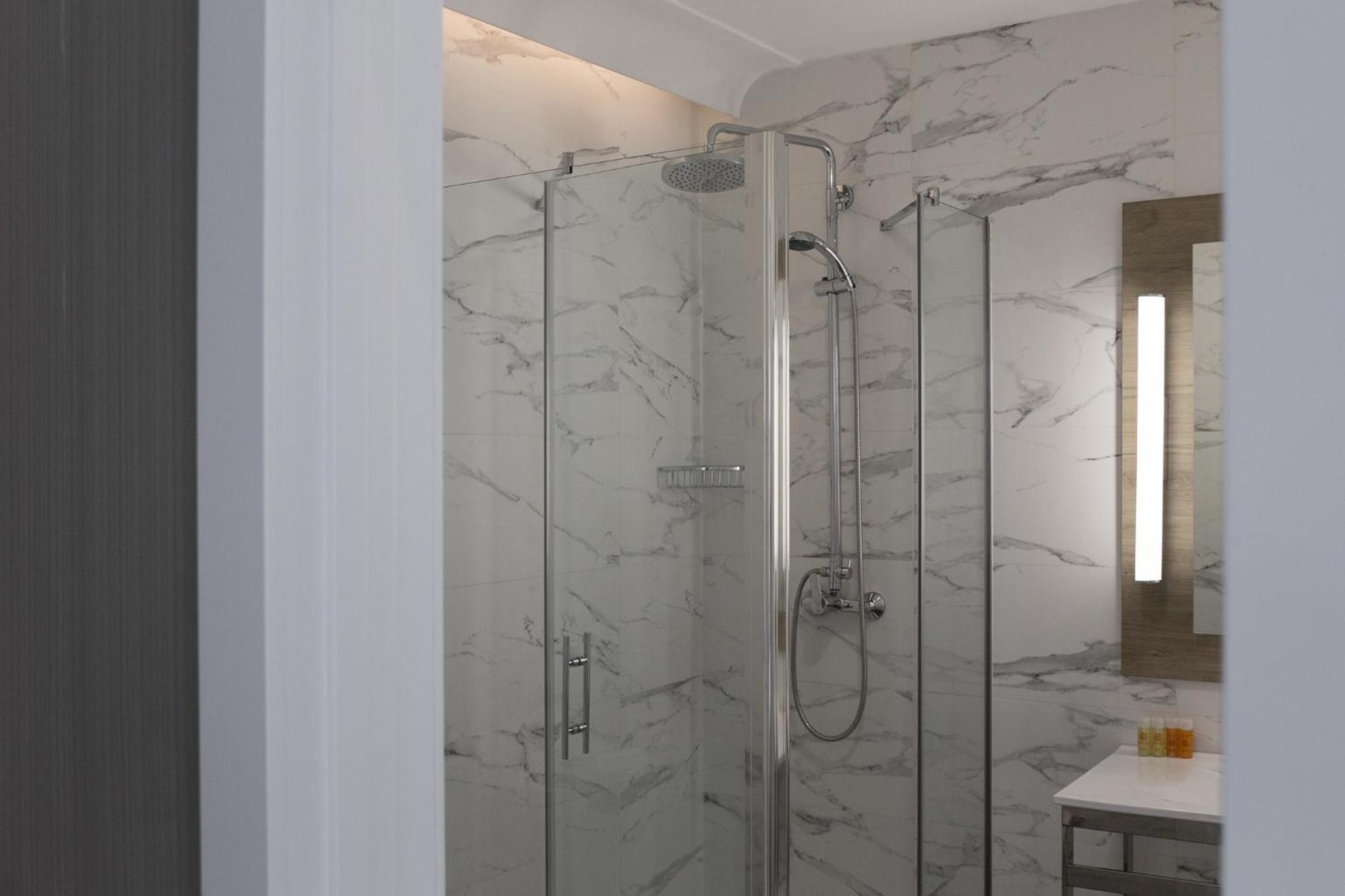 Quadruple Room (4 Adults) - Photo 3