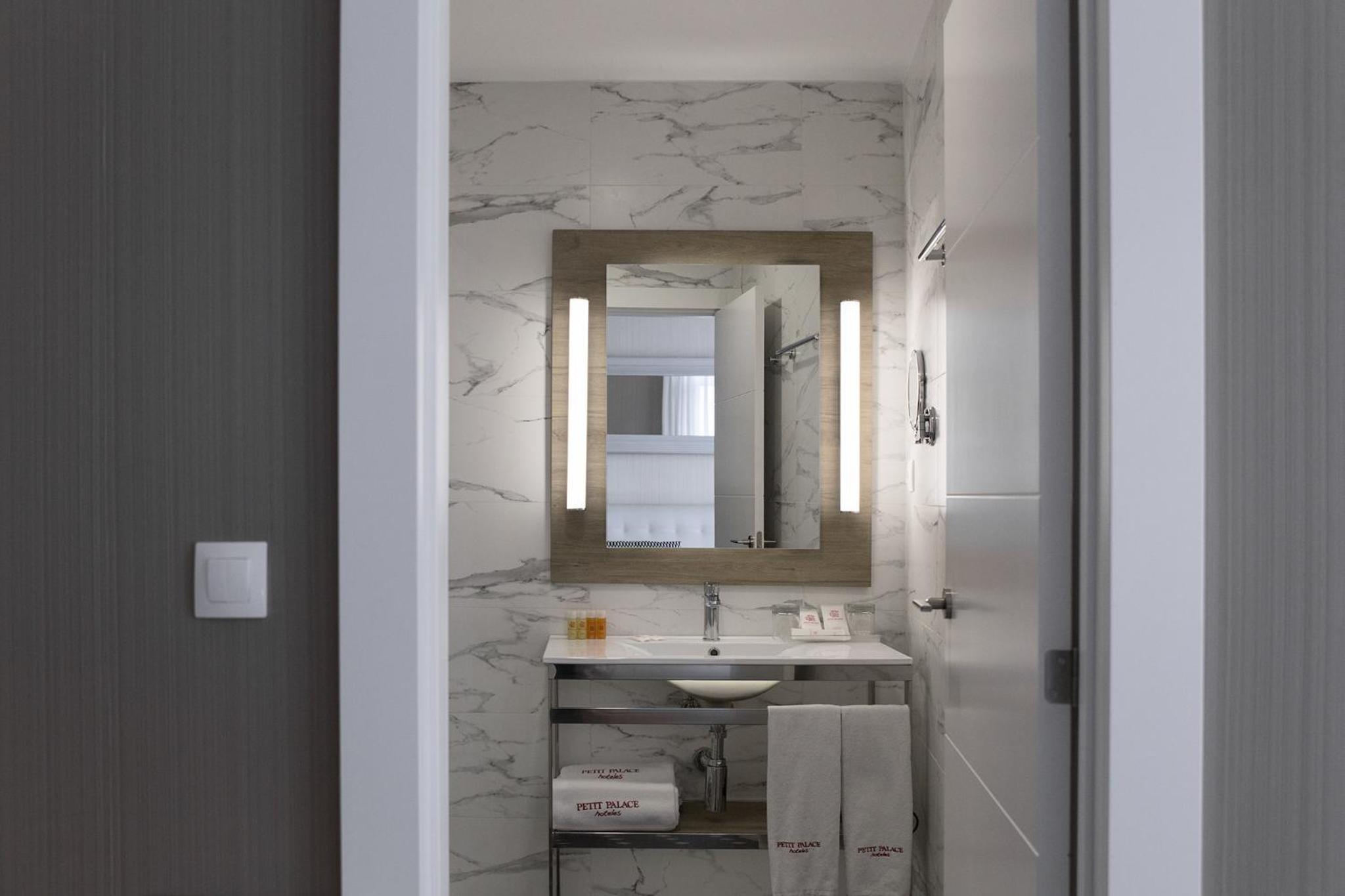 Small Double Room - Photo 3