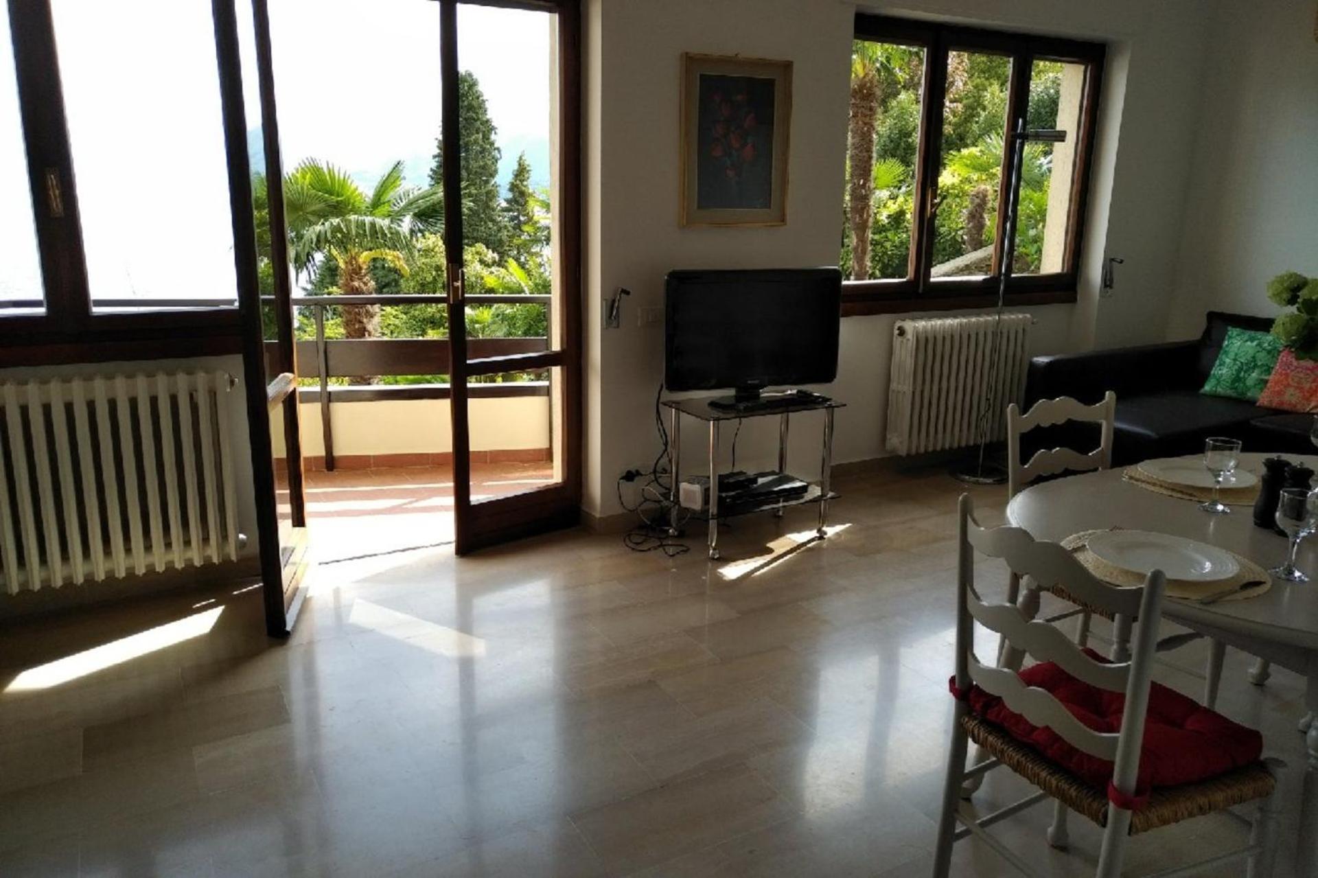 Apartment With Lake View