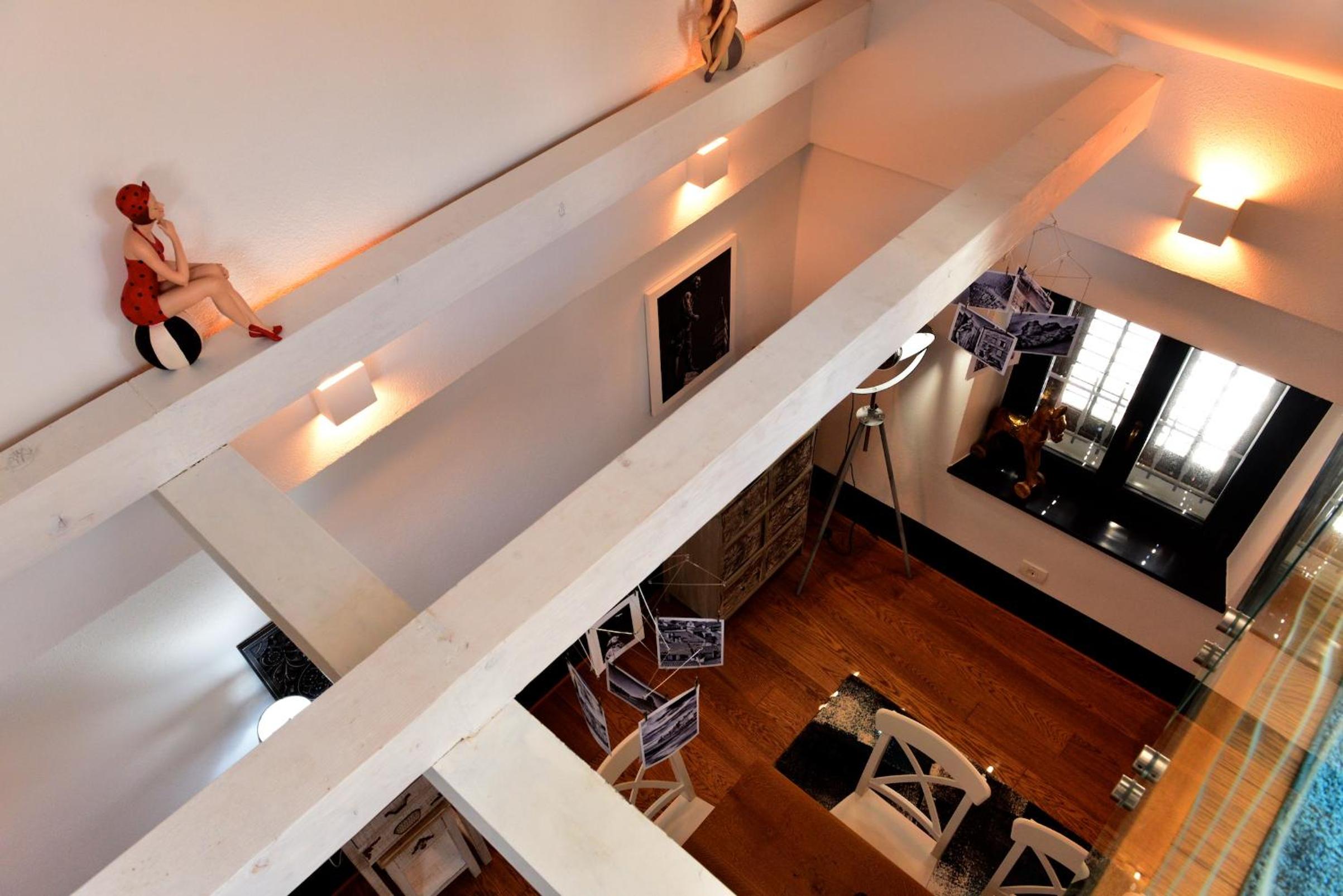 Apartment - Split Level - Photo 1
